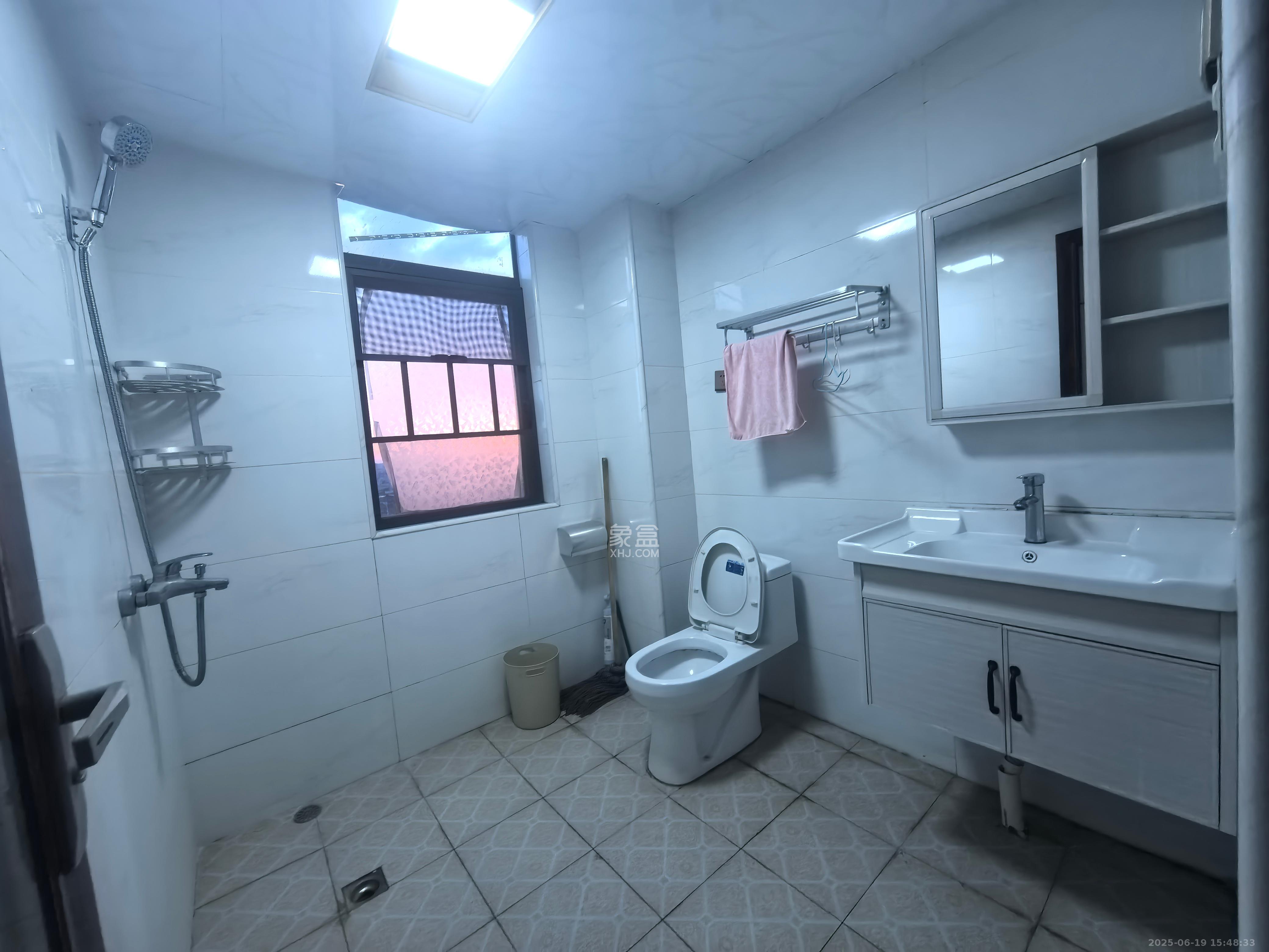 紫华郡 4室2厅2卫 2500.0元/月 紫华郡 4室2厅2卫 2500.0元/月室内图