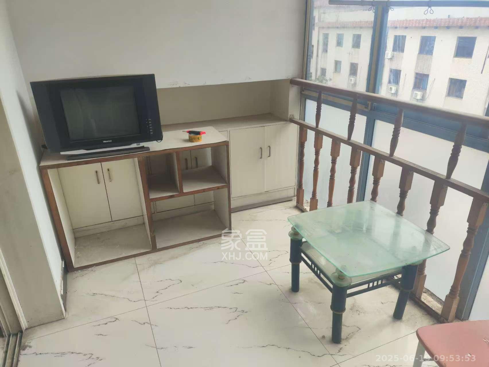 湘凯综合楼 1室0厅0卫 1600.0元/月 湘凯综合楼 1室0厅0卫 1600.0元/月室内图