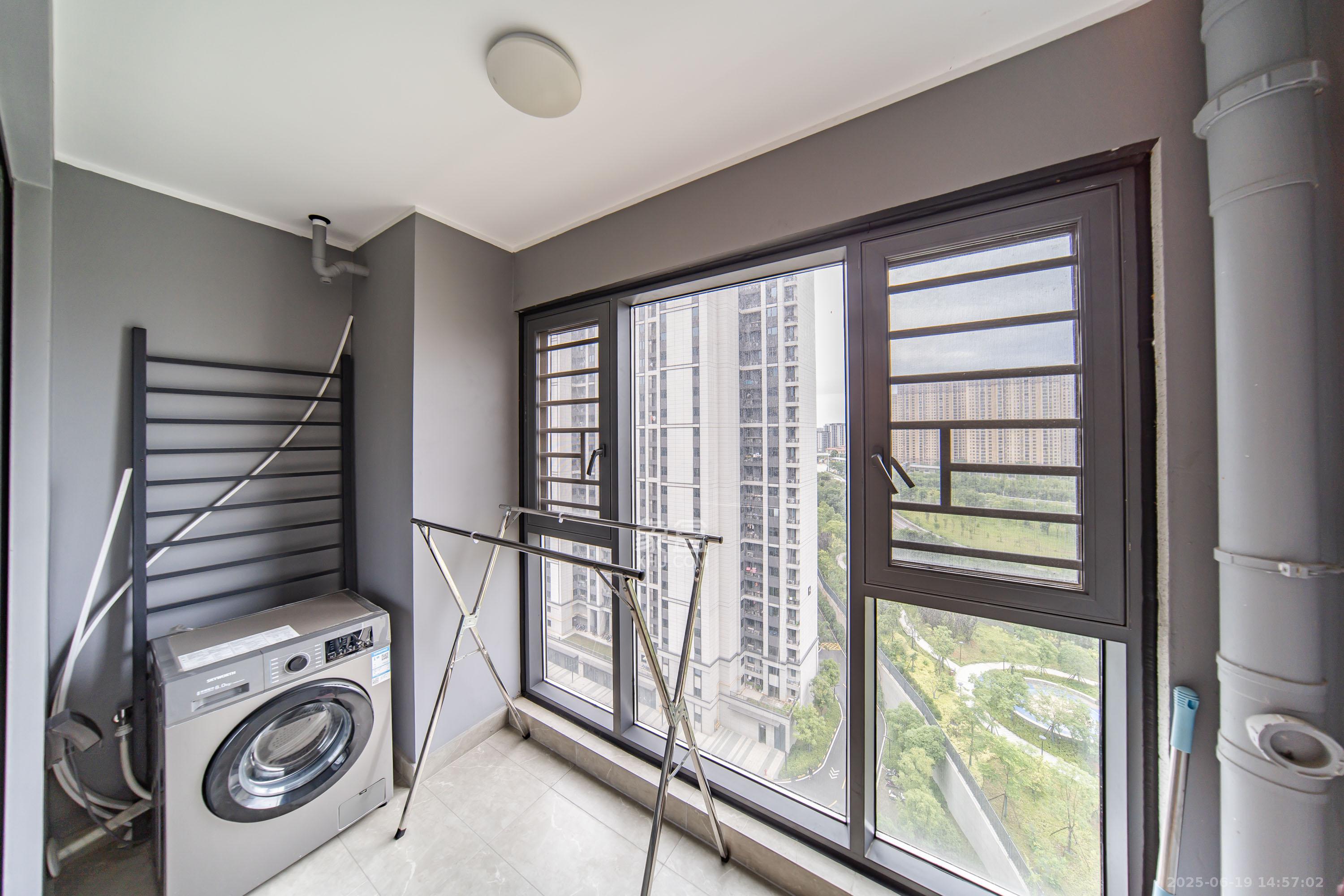 中海阅麓山一期  3室2厅2卫    125.0万阳台