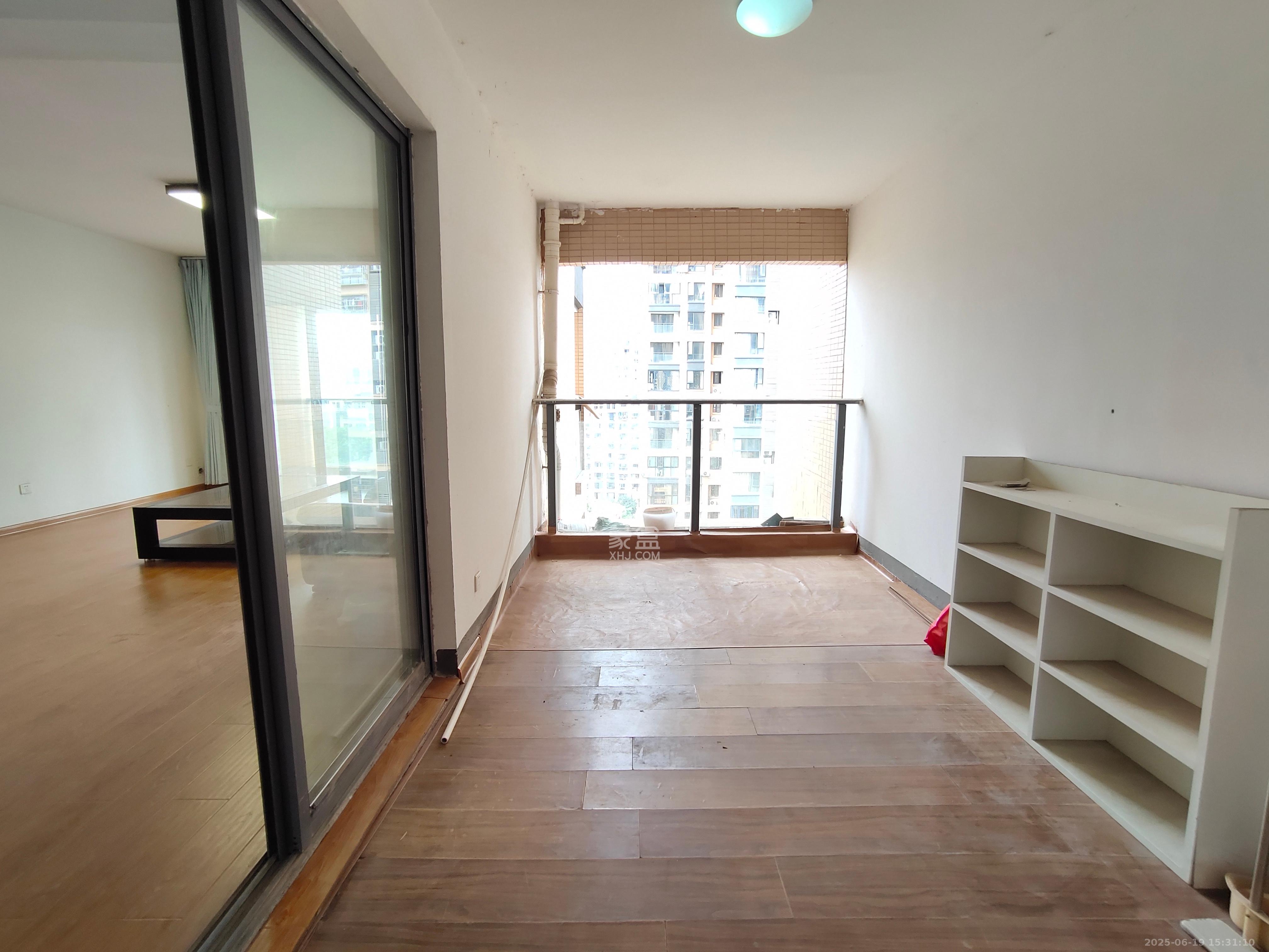 中城丽景香山园  3室2厅2卫    3400.0元/月室内图