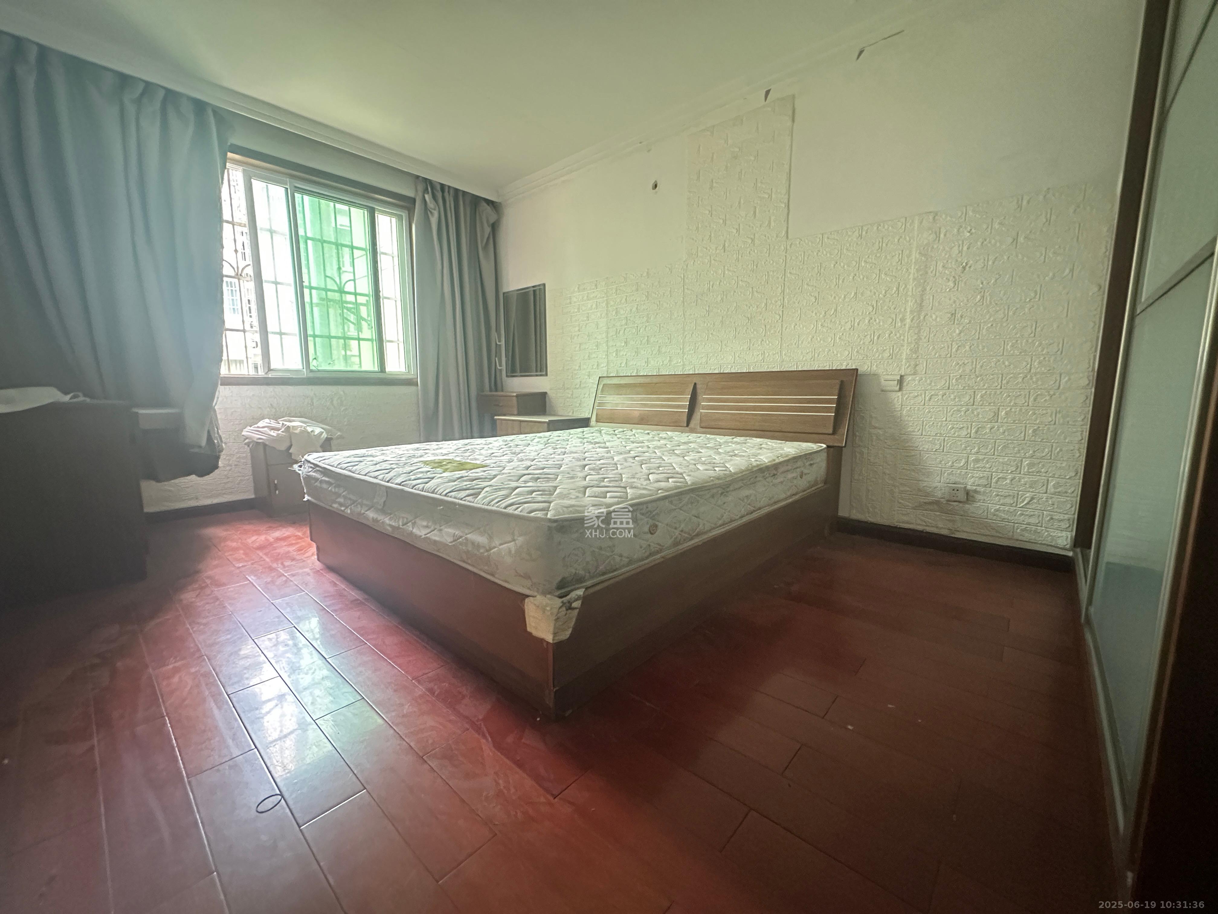 恩瑞麓山名园(龙王港小区) 3室2厅2卫 2200.0元/月 恩瑞麓山名园(龙王港小区) 3室2厅2卫 2200.0元/月室内图