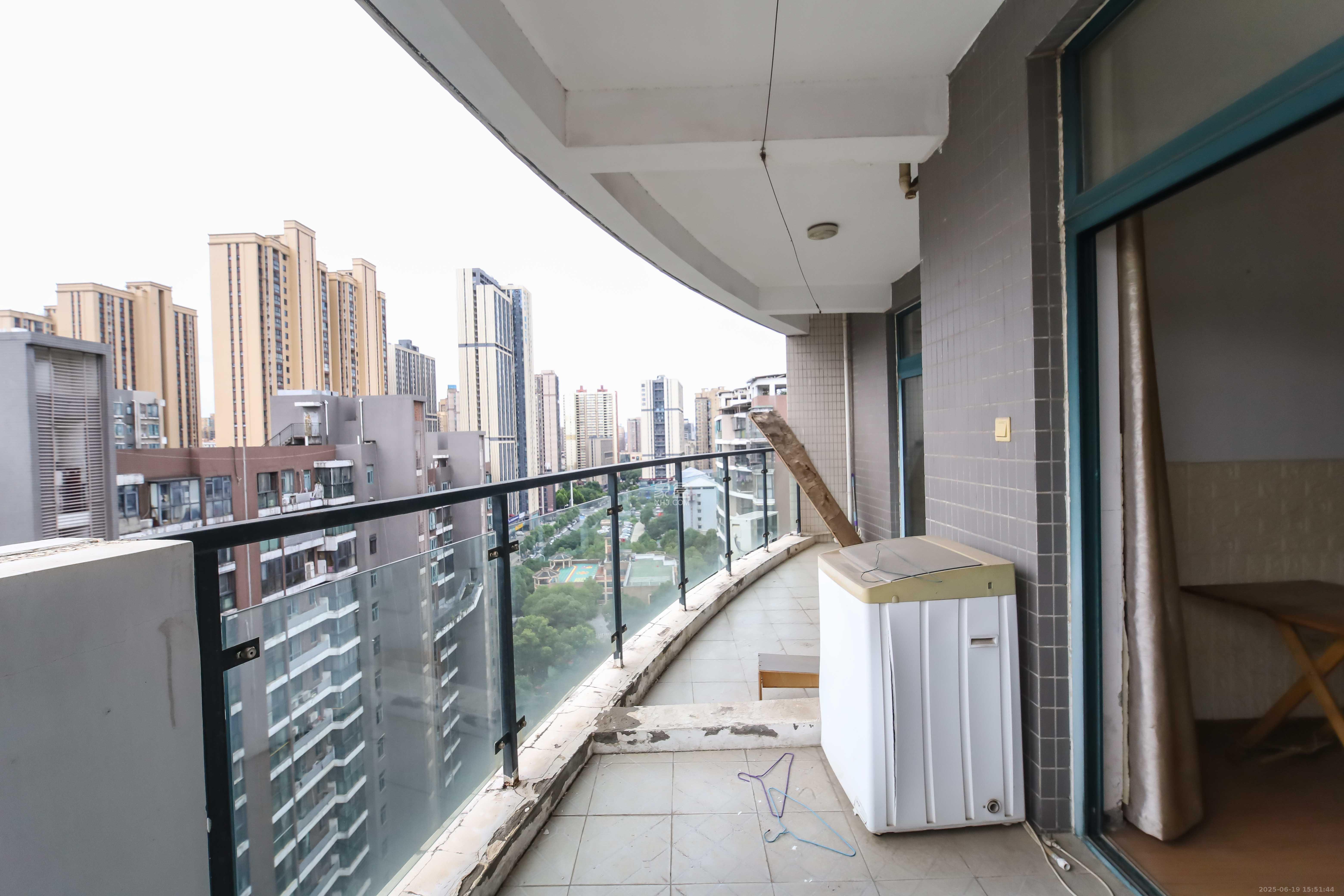 凯乐湘园  3室2厅2卫    95.0万阳台