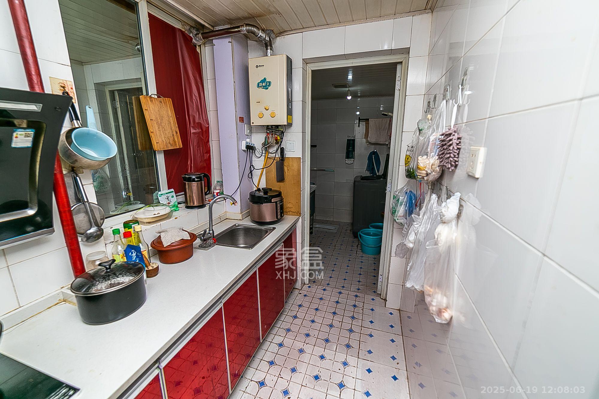 巧克力空间(建鸿达现代大厦) 3室1厅1卫 1800.0元/月 巧克力空间(建鸿达现代大厦) 3室1厅1卫 1800.0元/月室内图