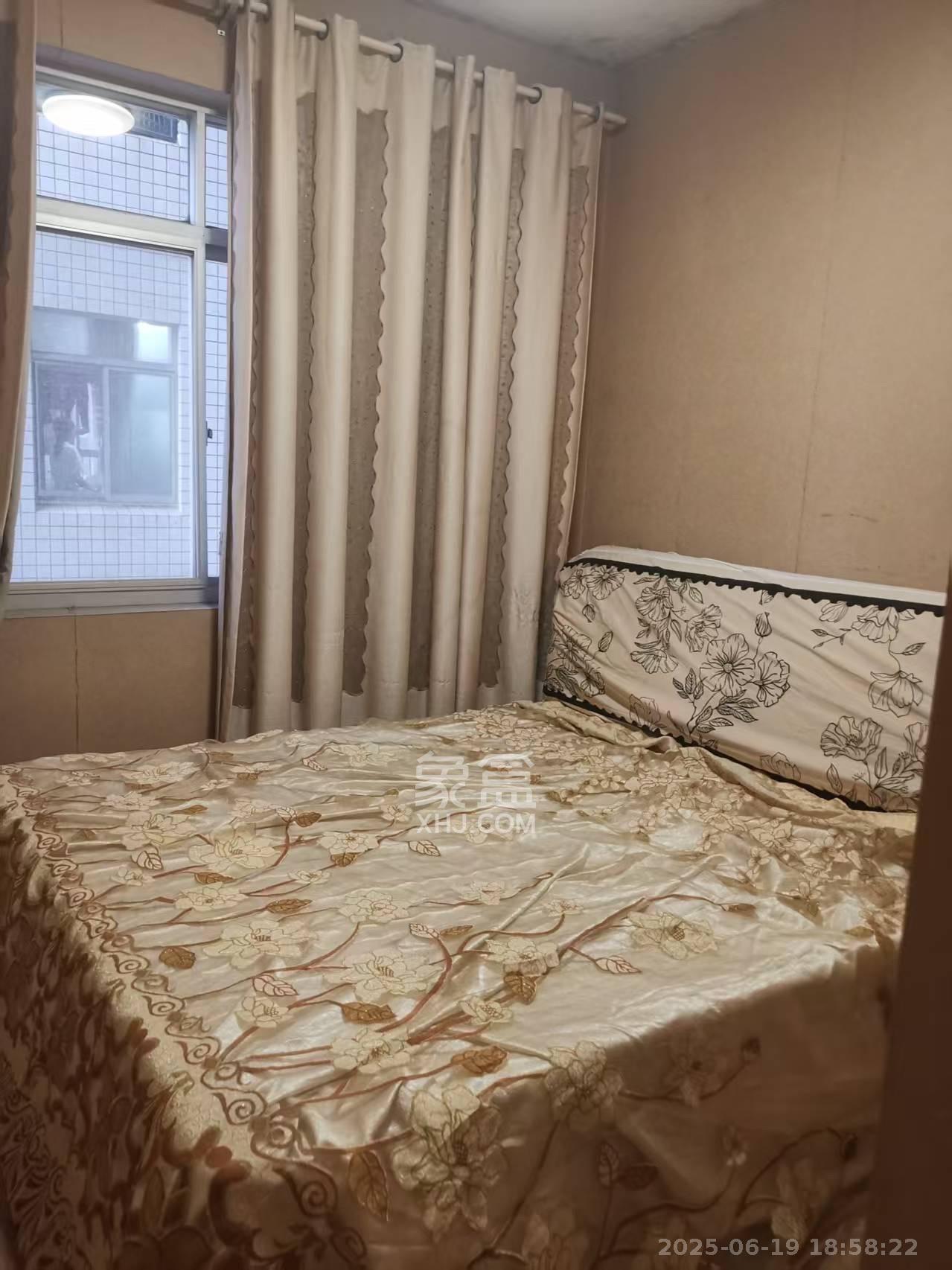 东方新世界  2室1厅1卫   2100.00元/月室内图