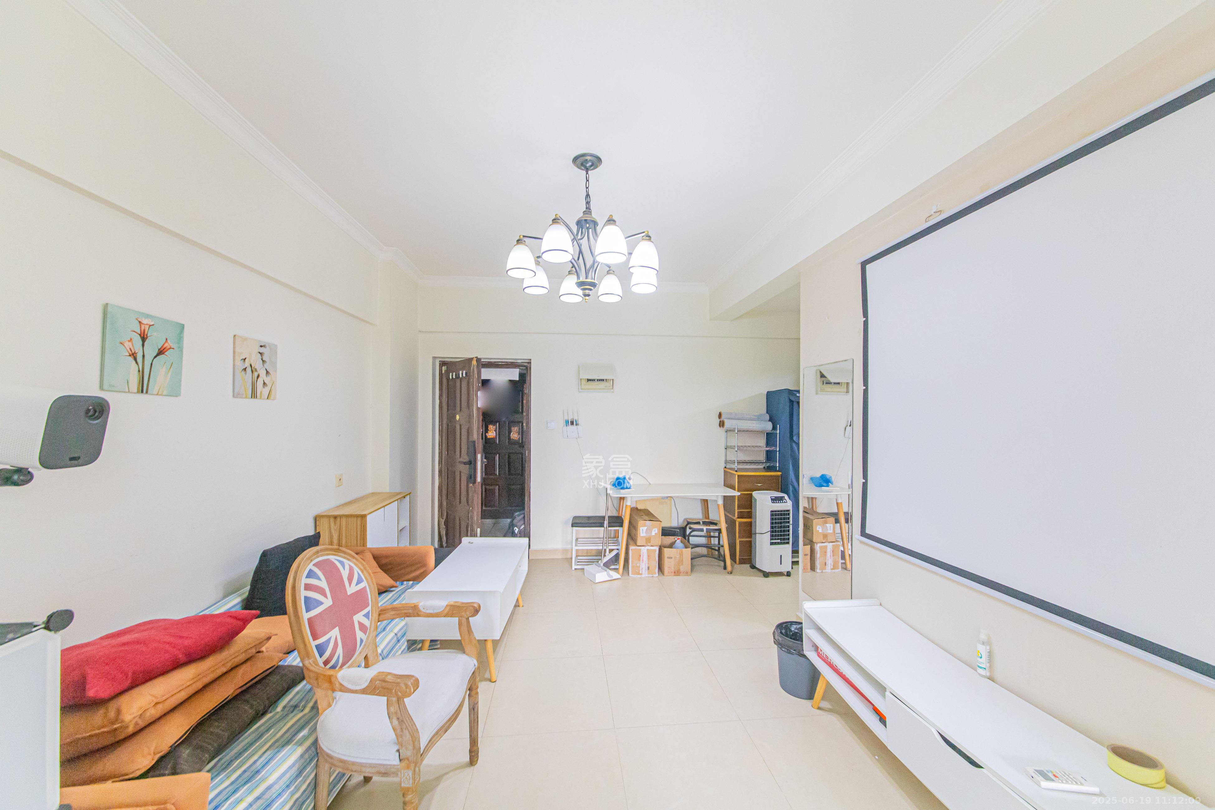 绿地公馆(绿地名邸) 1室1厅1卫 61.0万 绿地公馆(绿地名邸) 1室1厅1卫 61.0万客厅