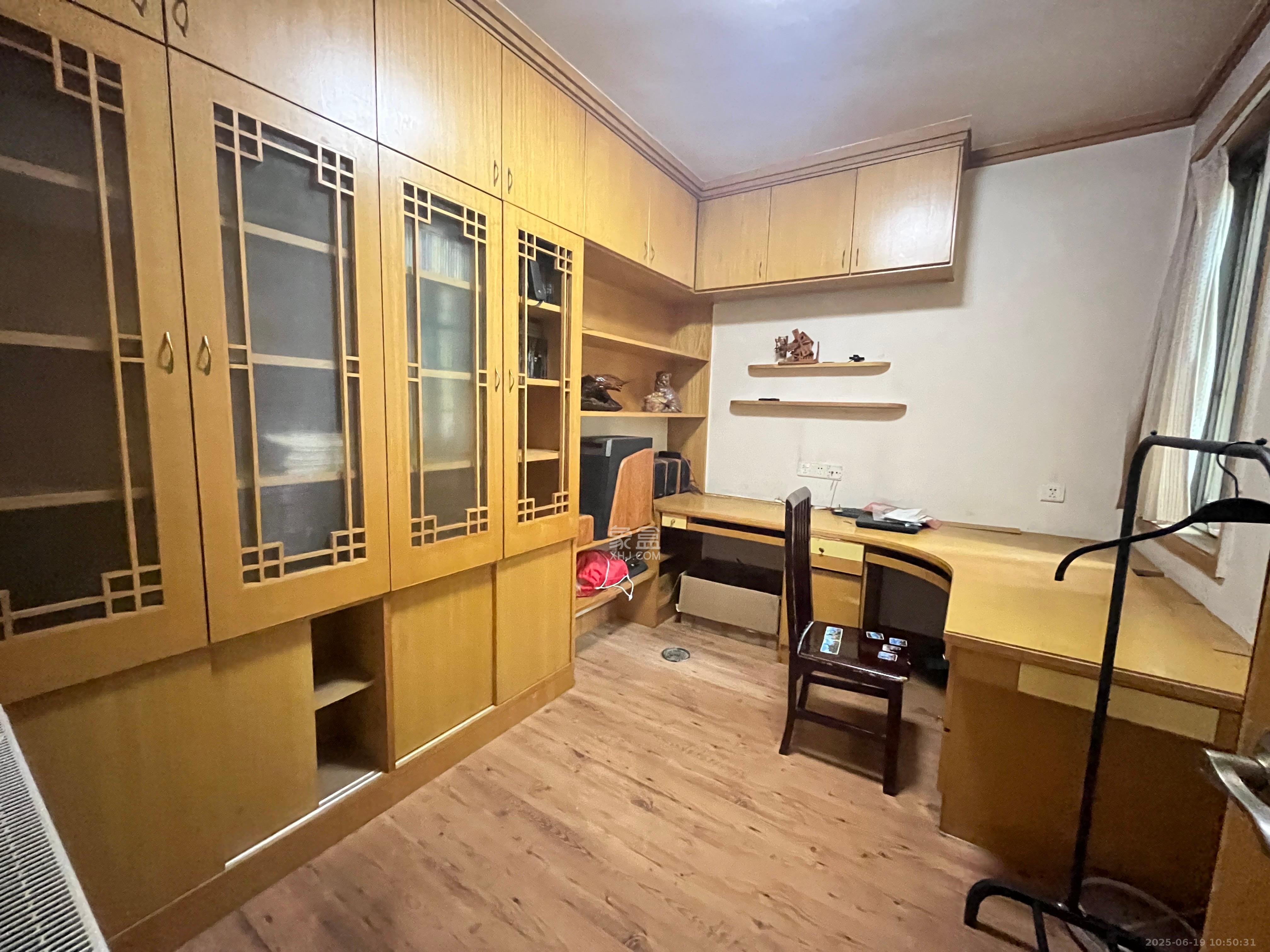 咸嘉新村嘉文苑 3室2厅2卫 2300.0元/月 咸嘉新村嘉文苑 3室2厅2卫 2300.0元/月室内图