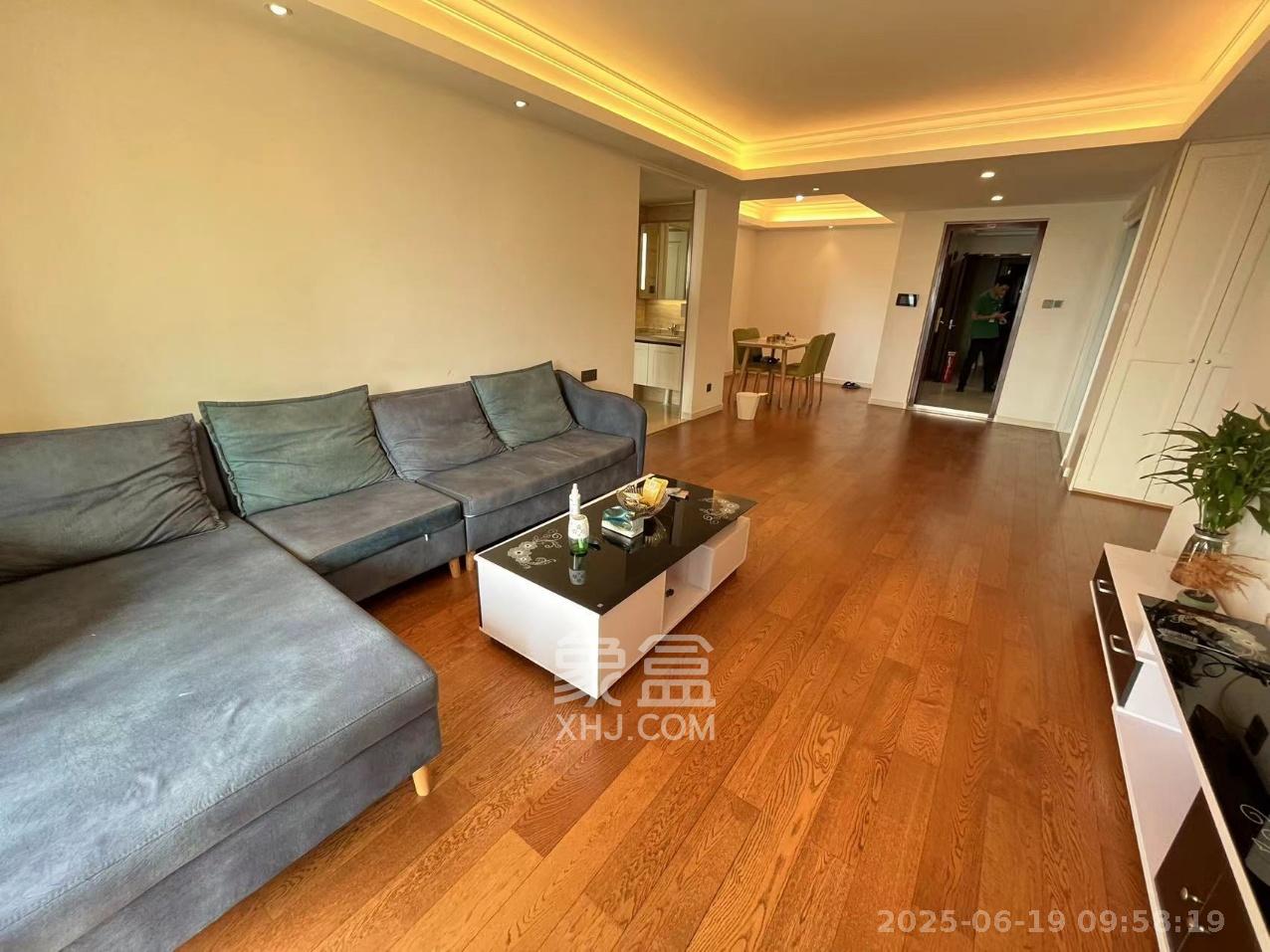 万科魅力之城锋镜里  4室2厅2卫    4000.0元/月 万科魅力之城锋镜里  4室2厅2卫    4000.0元/月