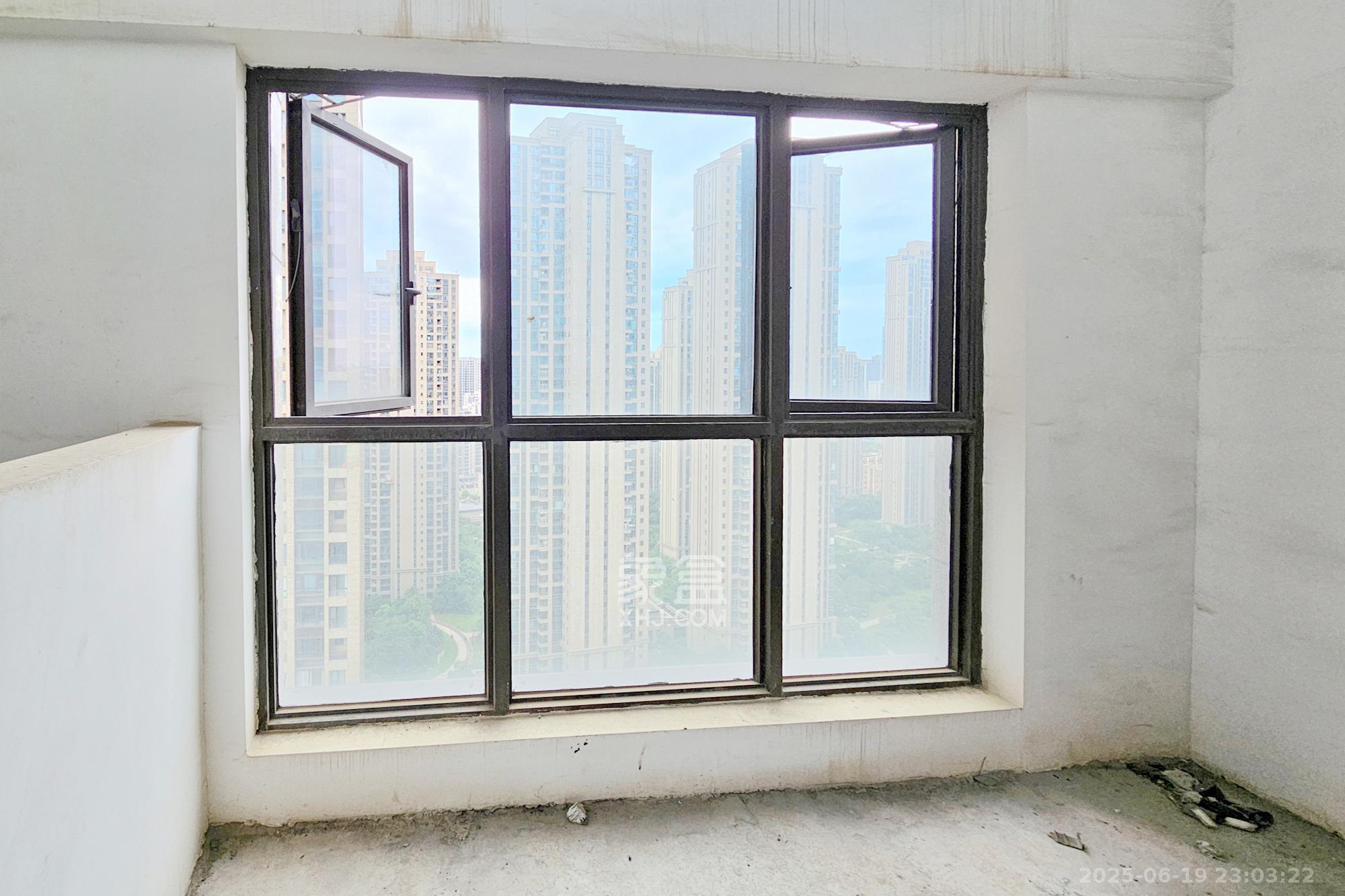 明昇壹城(明昇时代广场)二期  5室2厅3卫    218.0万 明昇壹城(明昇时代广场)二期  5室2厅3卫    218.0万阳台