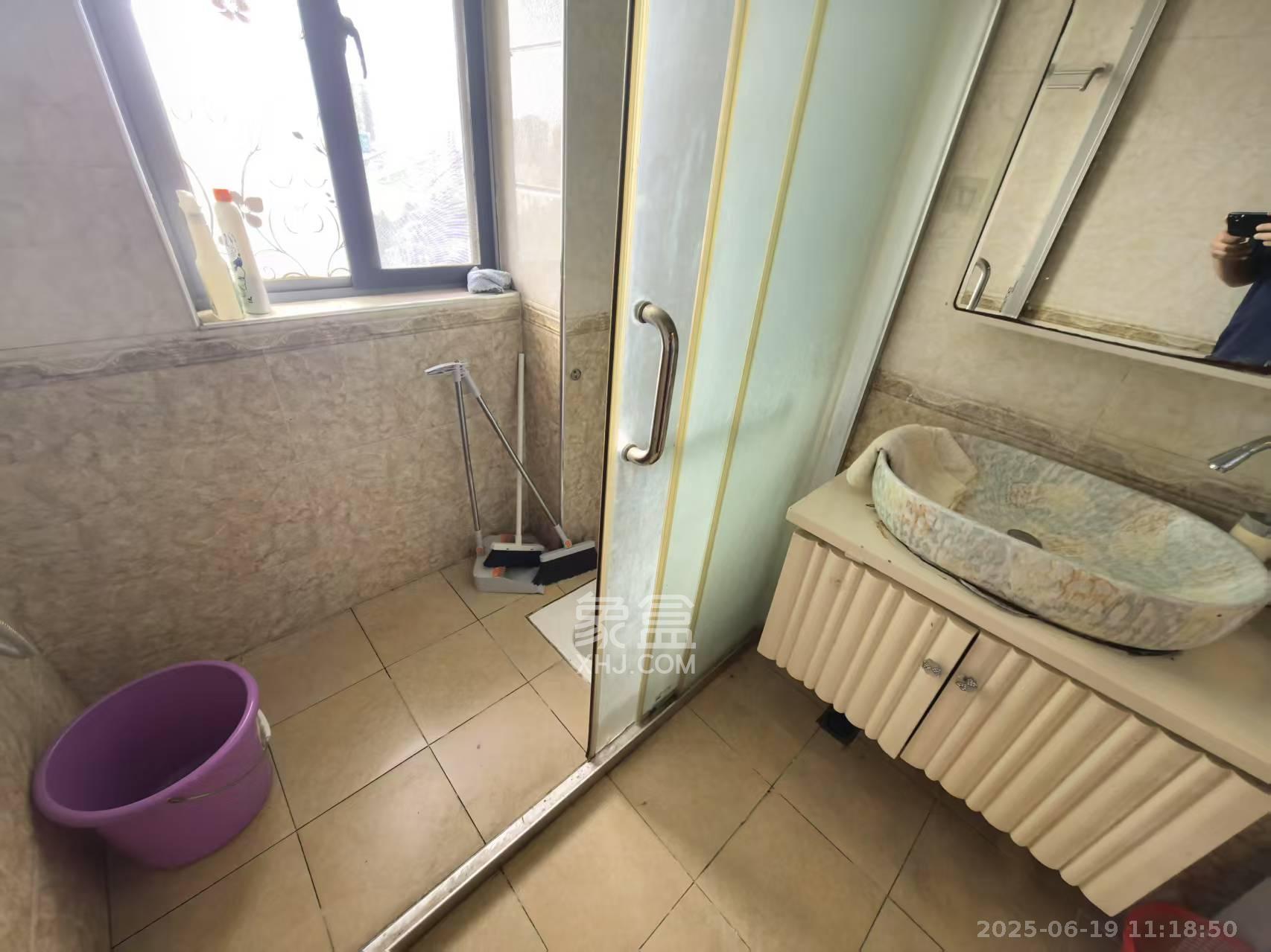 上海城小区 2室2厅1卫 1800.0元/月 上海城小区 2室2厅1卫 1800.0元/月室内图