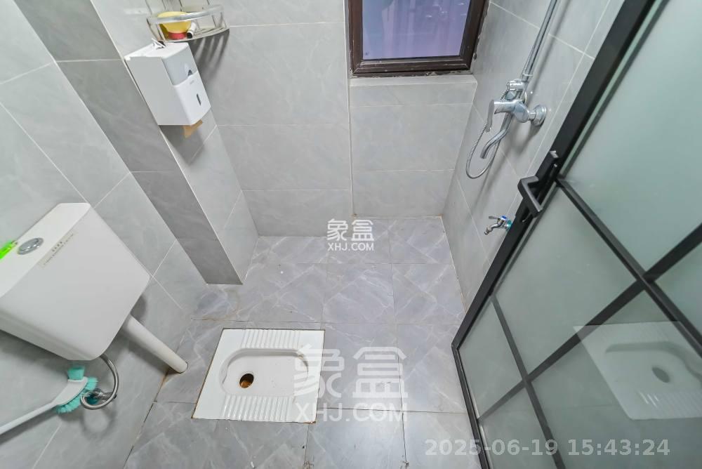 保利大都汇一期、二期  3室2厅2卫    3800.0元/月室内图
