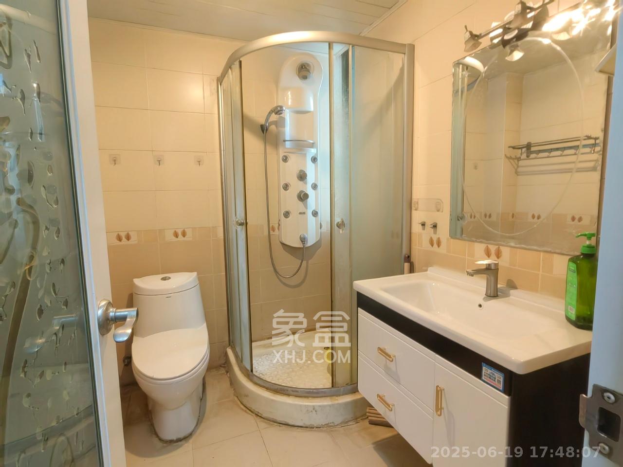 东方新城  5室2厅3卫   2800.00元/月室内图