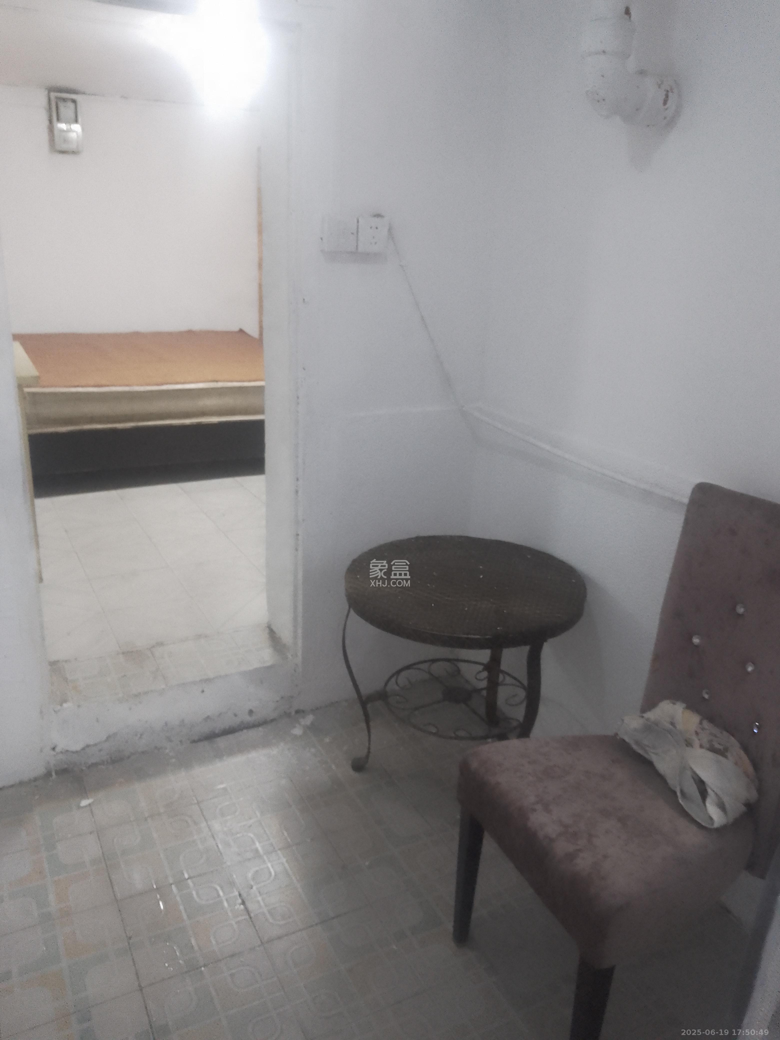 谊苑小区解放四村附362号  1室1厅1卫    1500.0元/月 谊苑小区解放四村附362号  1室1厅1卫    1500.0元/月室内图