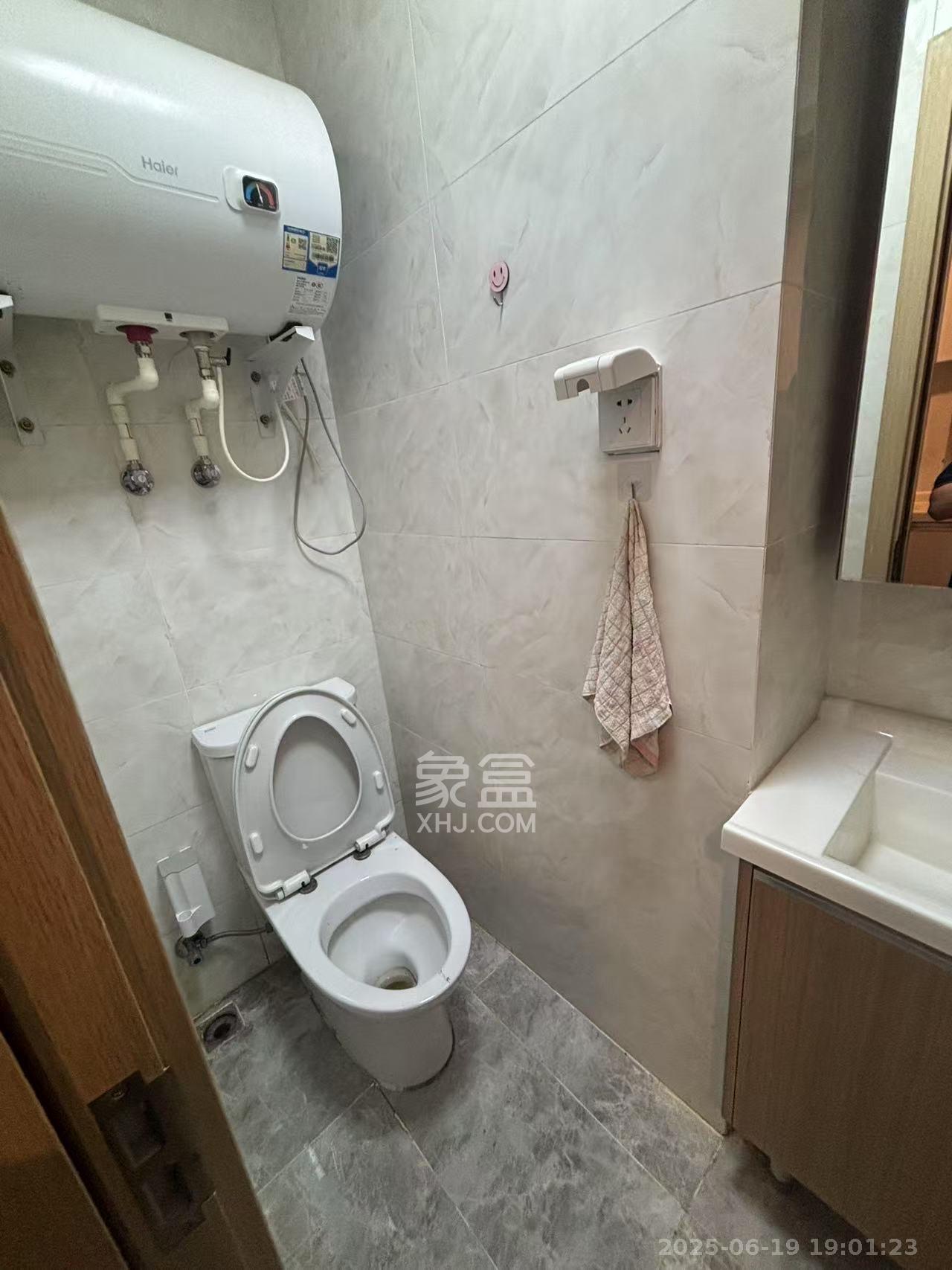 卓越浅水湾  1室1厅1卫   1500.00元/月室内图