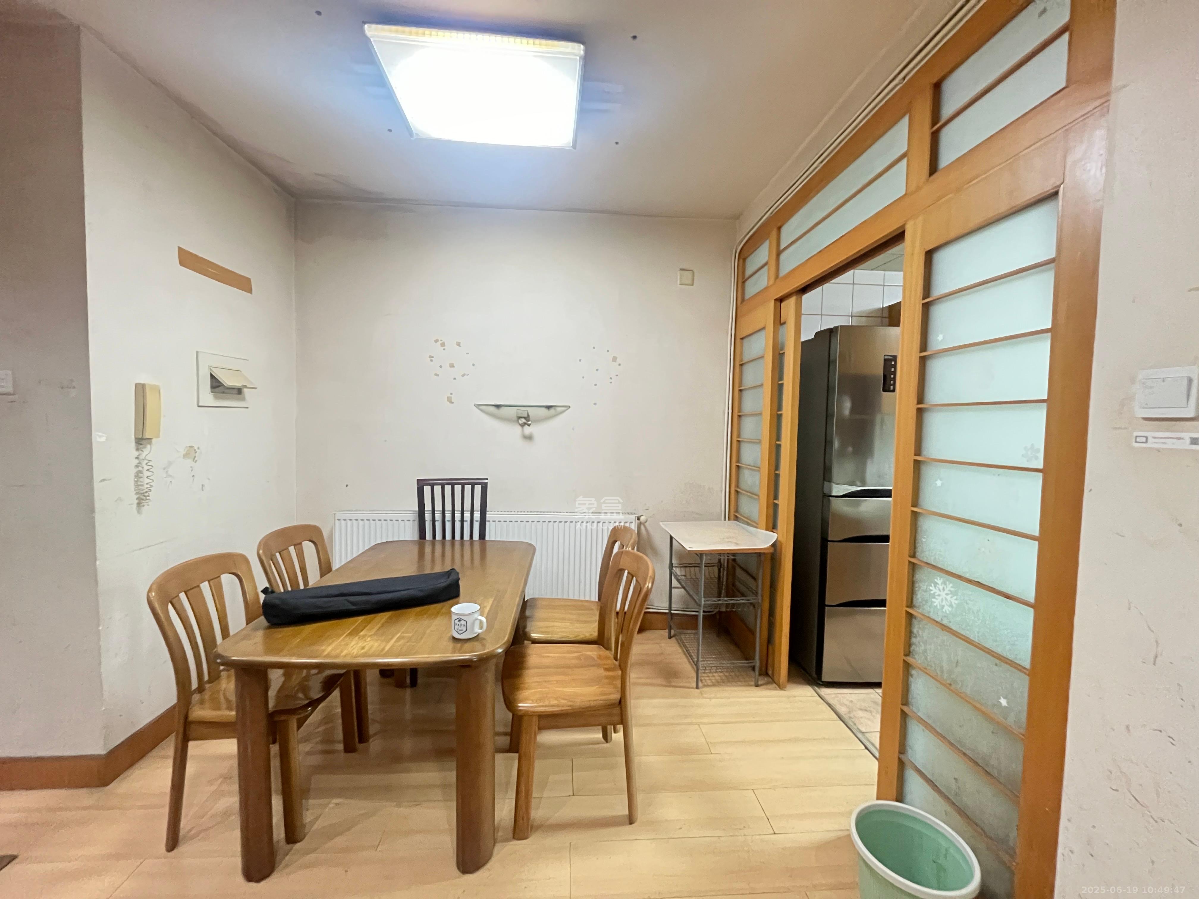 咸嘉新村嘉文苑 3室2厅2卫 2300.0元/月 咸嘉新村嘉文苑 3室2厅2卫 2300.0元/月室内图