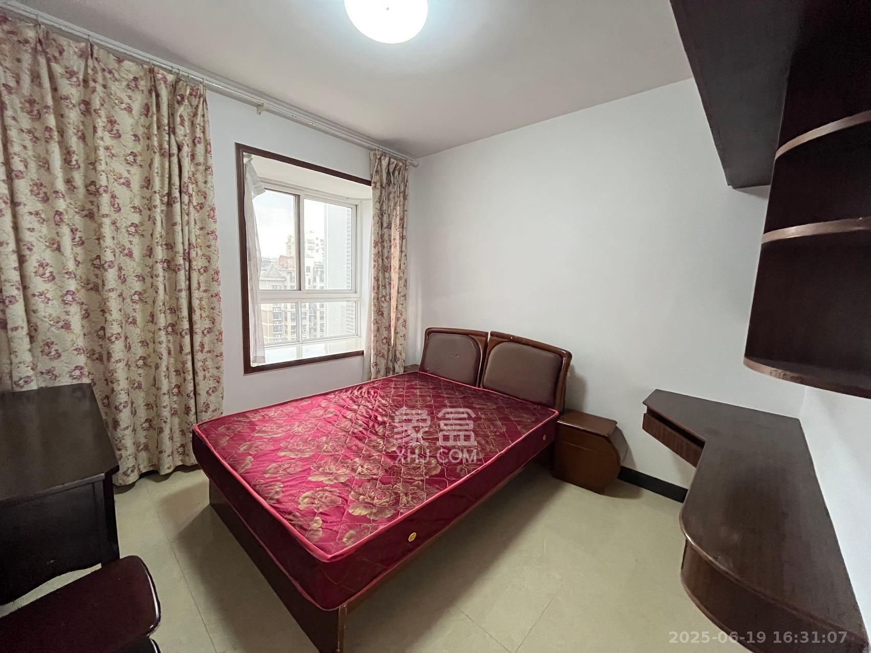 嘉盛华庭(一期、二期、三期)  1室2厅1卫    2500.0元/月 嘉盛华庭(一期、二期、三期)  1室2厅1卫    2500.0元/月室内图