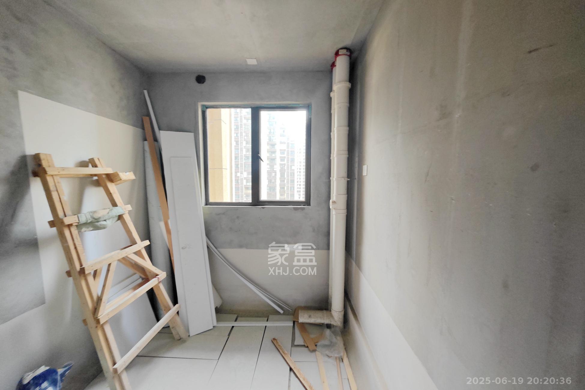 国欣向荣府  4室2厅2卫    155.0万 国欣向荣府  4室2厅2卫    155.0万其他