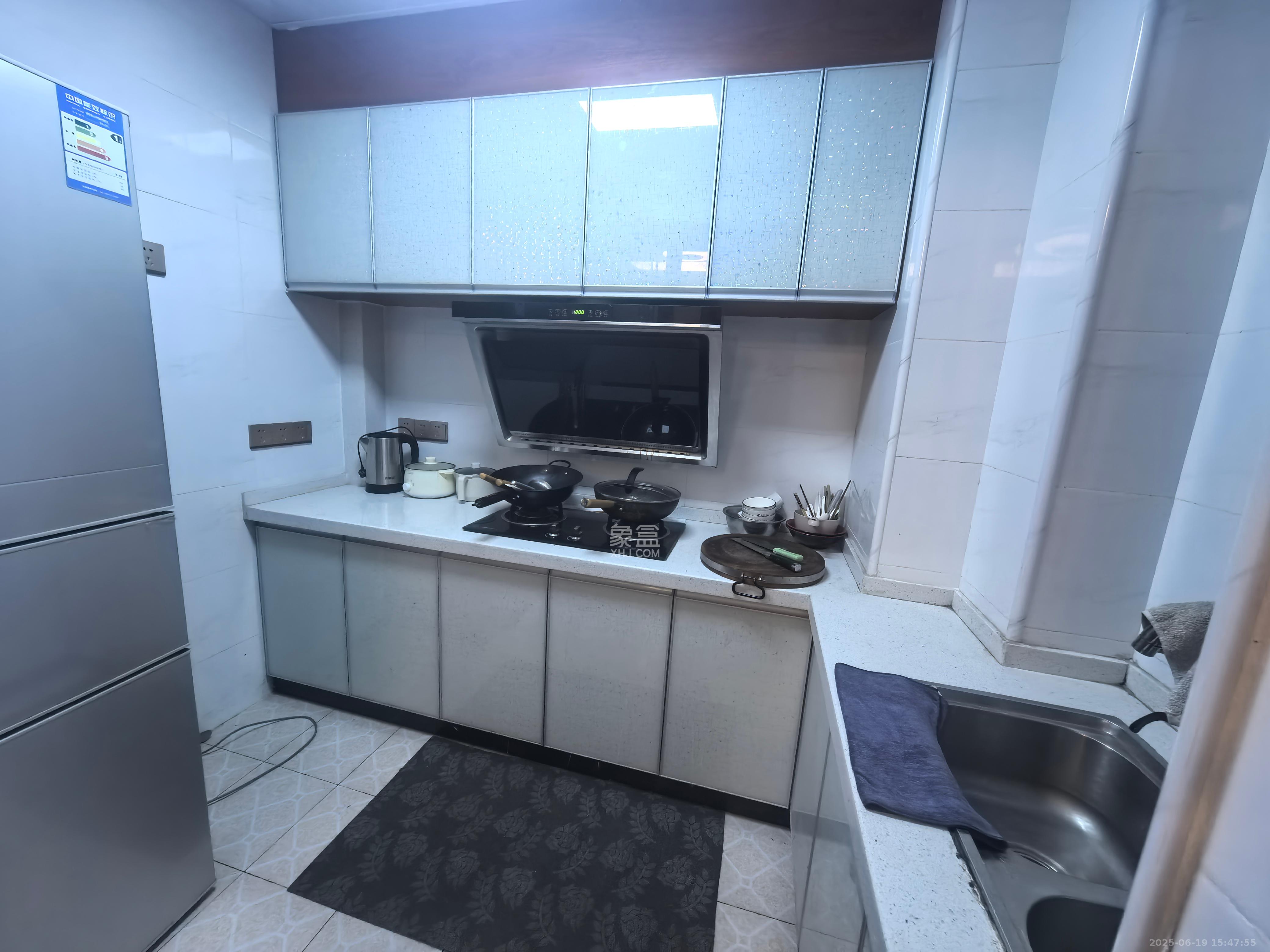 紫华郡 4室2厅2卫 2500.0元/月 紫华郡 4室2厅2卫 2500.0元/月室内图