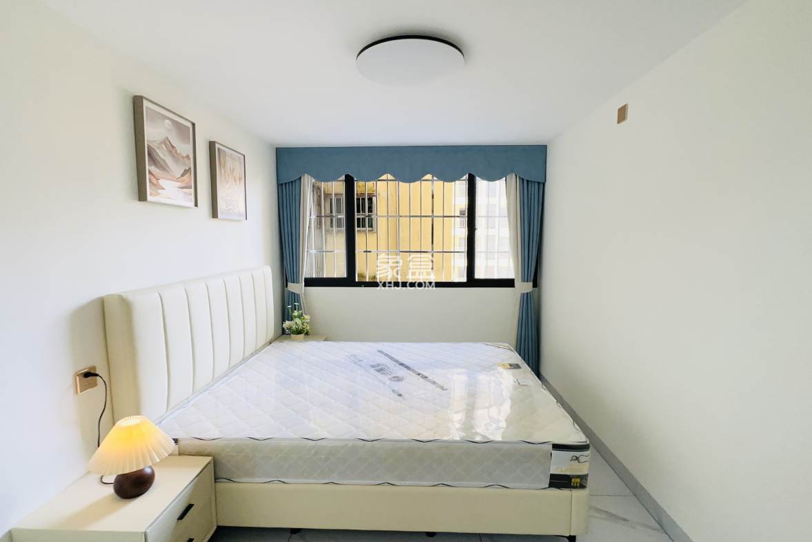 凤翔大厦 3室2厅1卫 79.0万 凤翔大厦 3室2厅1卫 79.0万客厅