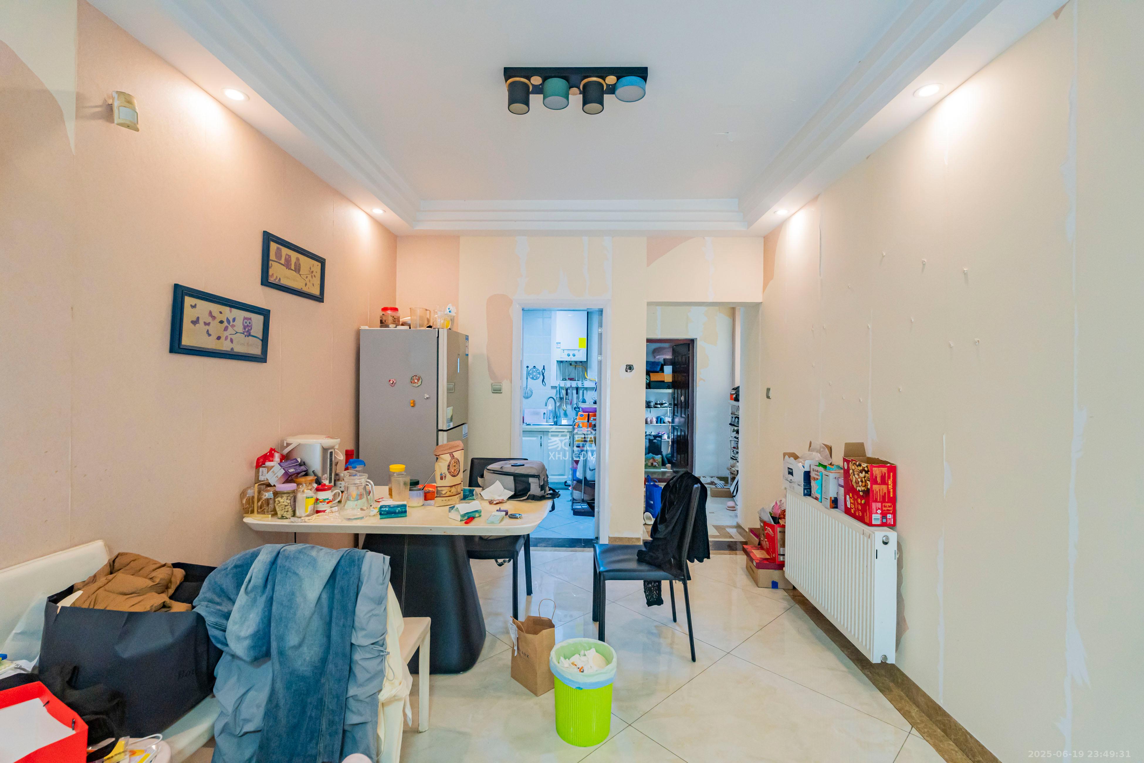 藏珑湖上国际花园 2室2厅1卫 85.0万 藏珑湖上国际花园 2室2厅1卫 85.0万客厅