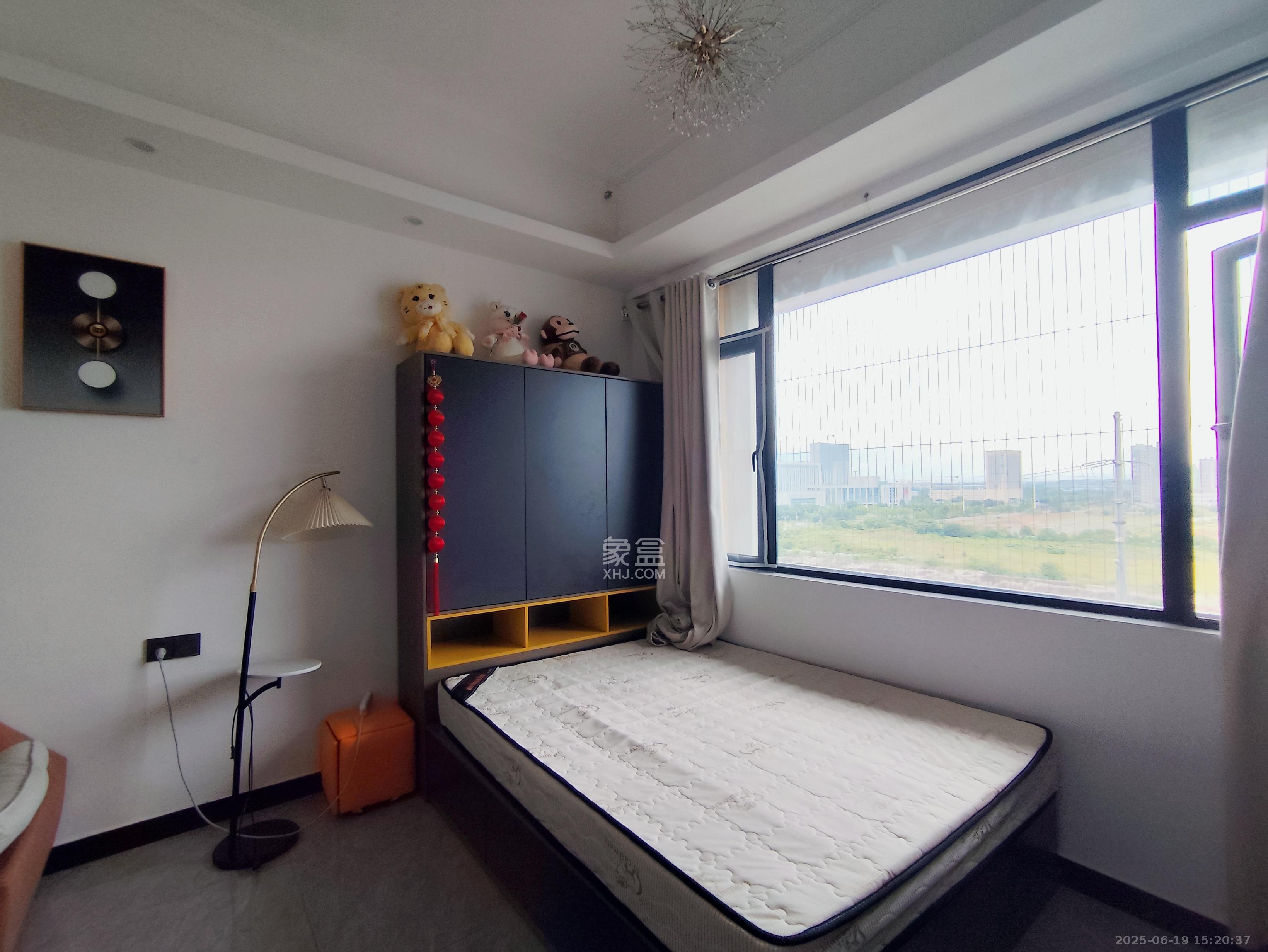 日盛湖湘花苑  1室1厅1卫   1500.00元/月室内图
