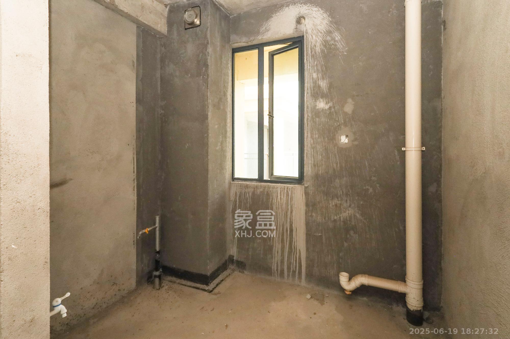 南璟滨江书苑 4室2厅1卫 36.50万 南璟滨江书苑 4室2厅1卫 36.50万厨房