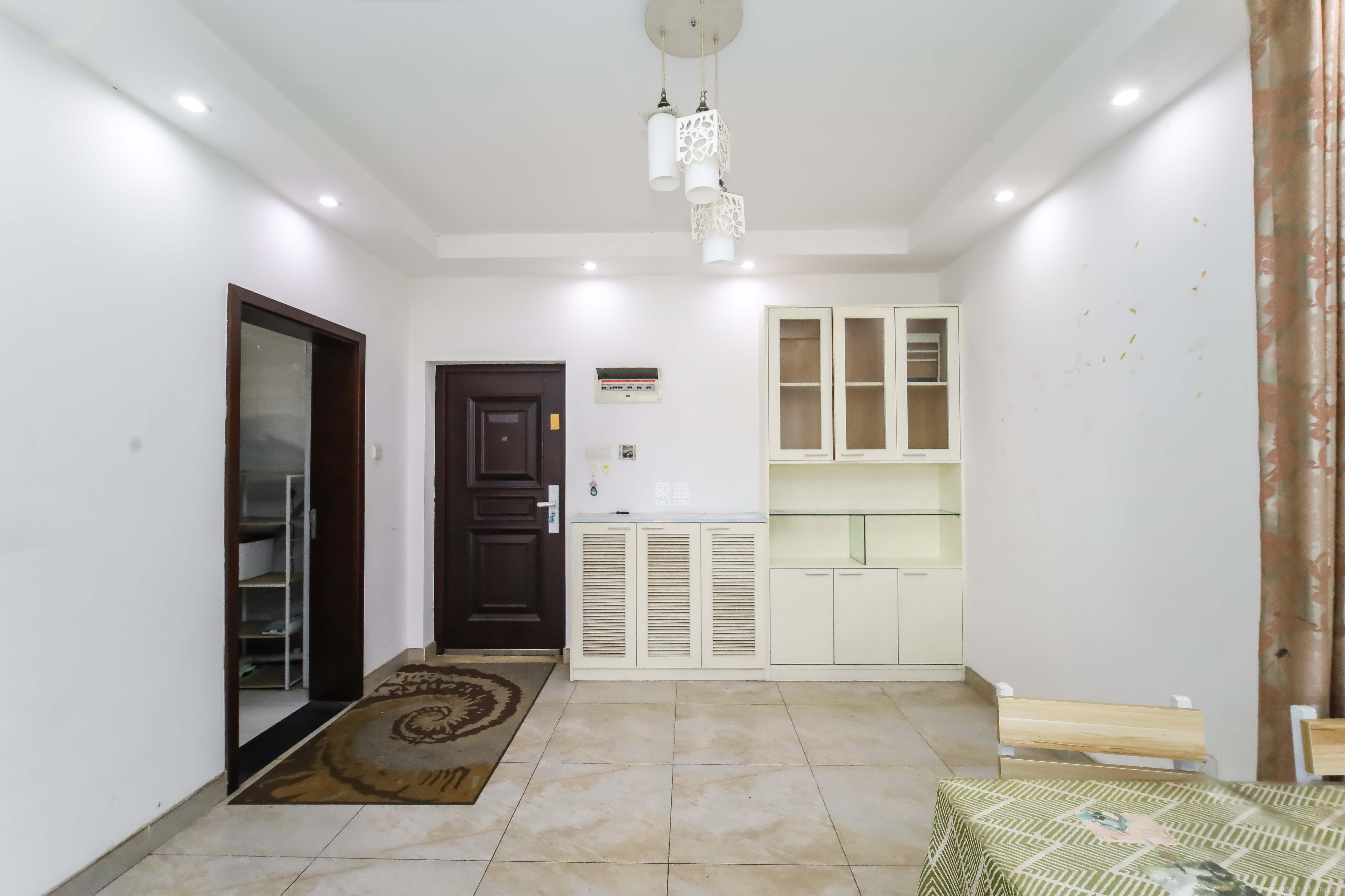 华城广场 2室2厅1卫 72.6万 华城广场 2室2厅1卫 72.6万客厅