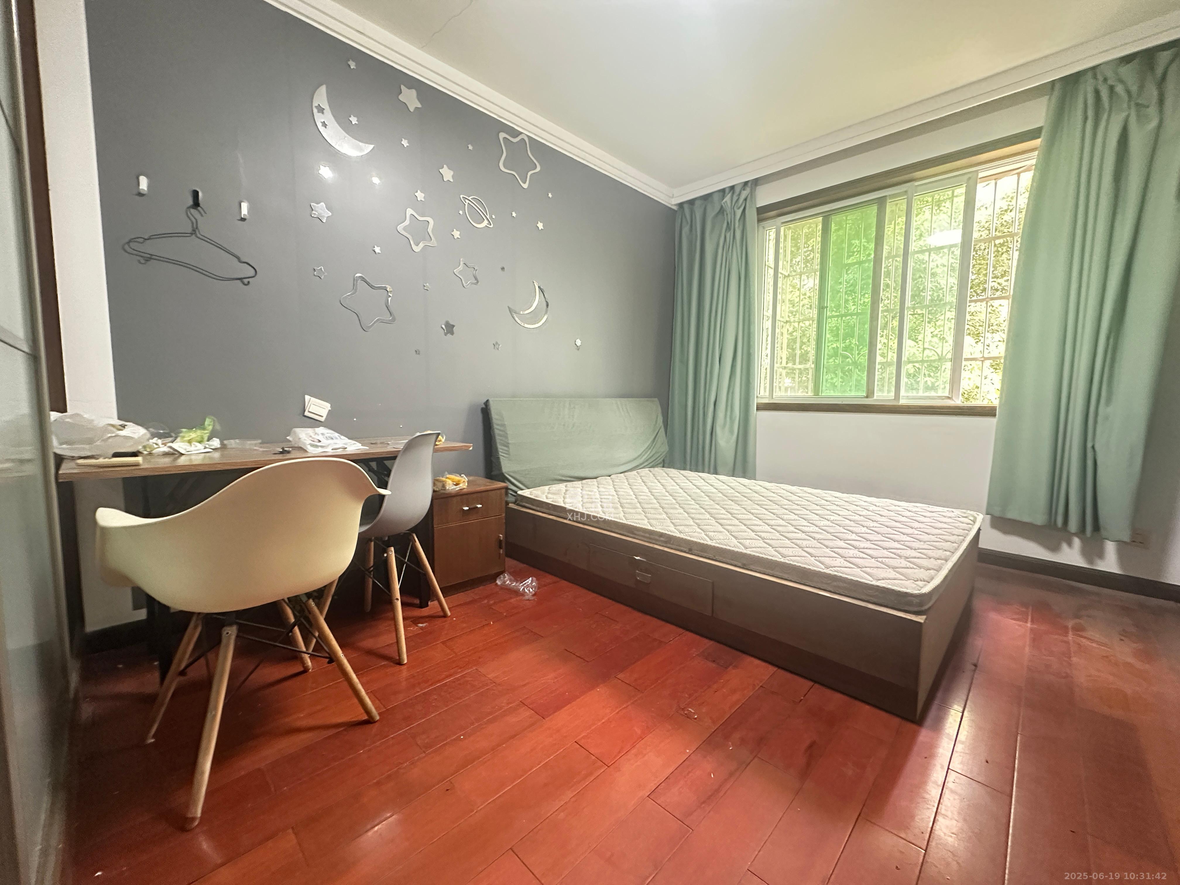 恩瑞麓山名园(龙王港小区) 3室2厅2卫 2200.0元/月 恩瑞麓山名园(龙王港小区) 3室2厅2卫 2200.0元/月室内图