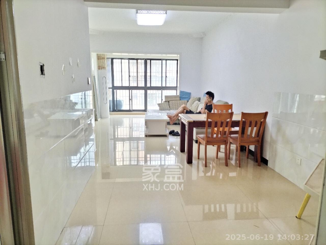 家兴苑 3室2厅1卫 2000.0元/月 家兴苑 3室2厅1卫 2000.0元/月室内图