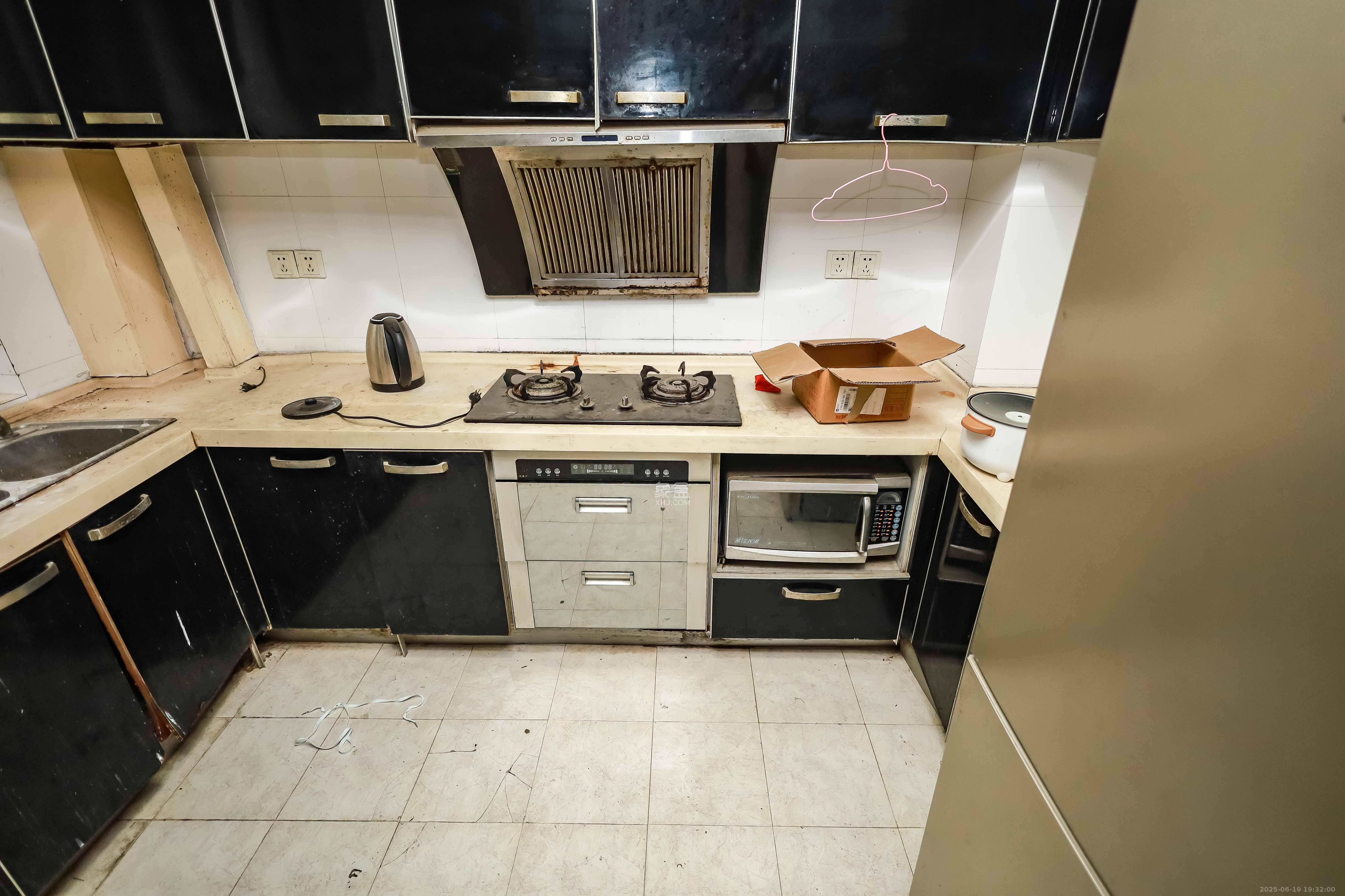 长房西郡 4室2厅2卫 126.8万 长房西郡 4室2厅2卫 126.8万厨房