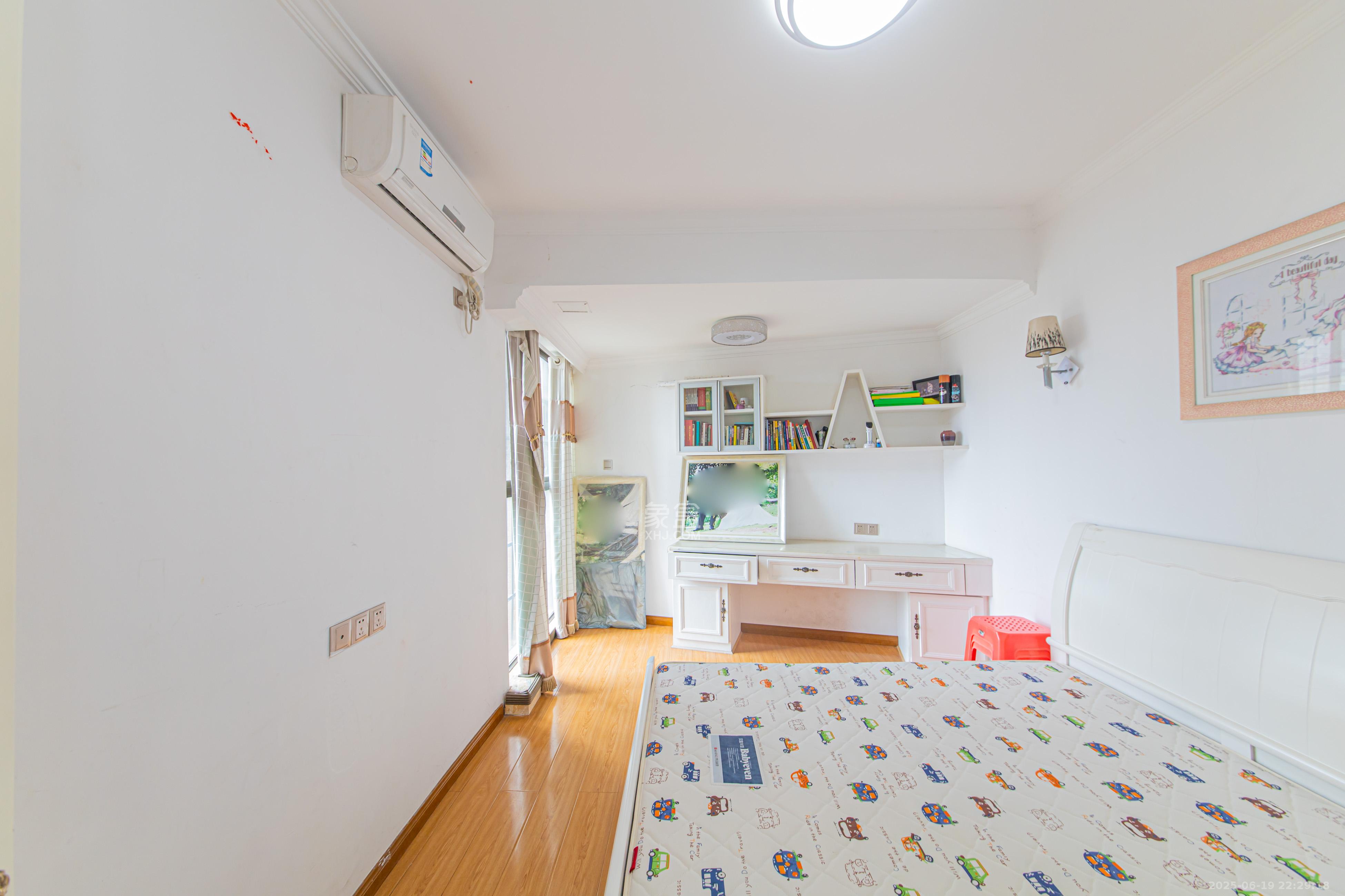 长城水郡 1室2厅1卫 60.0万 长城水郡 1室2厅1卫 60.0万卧室