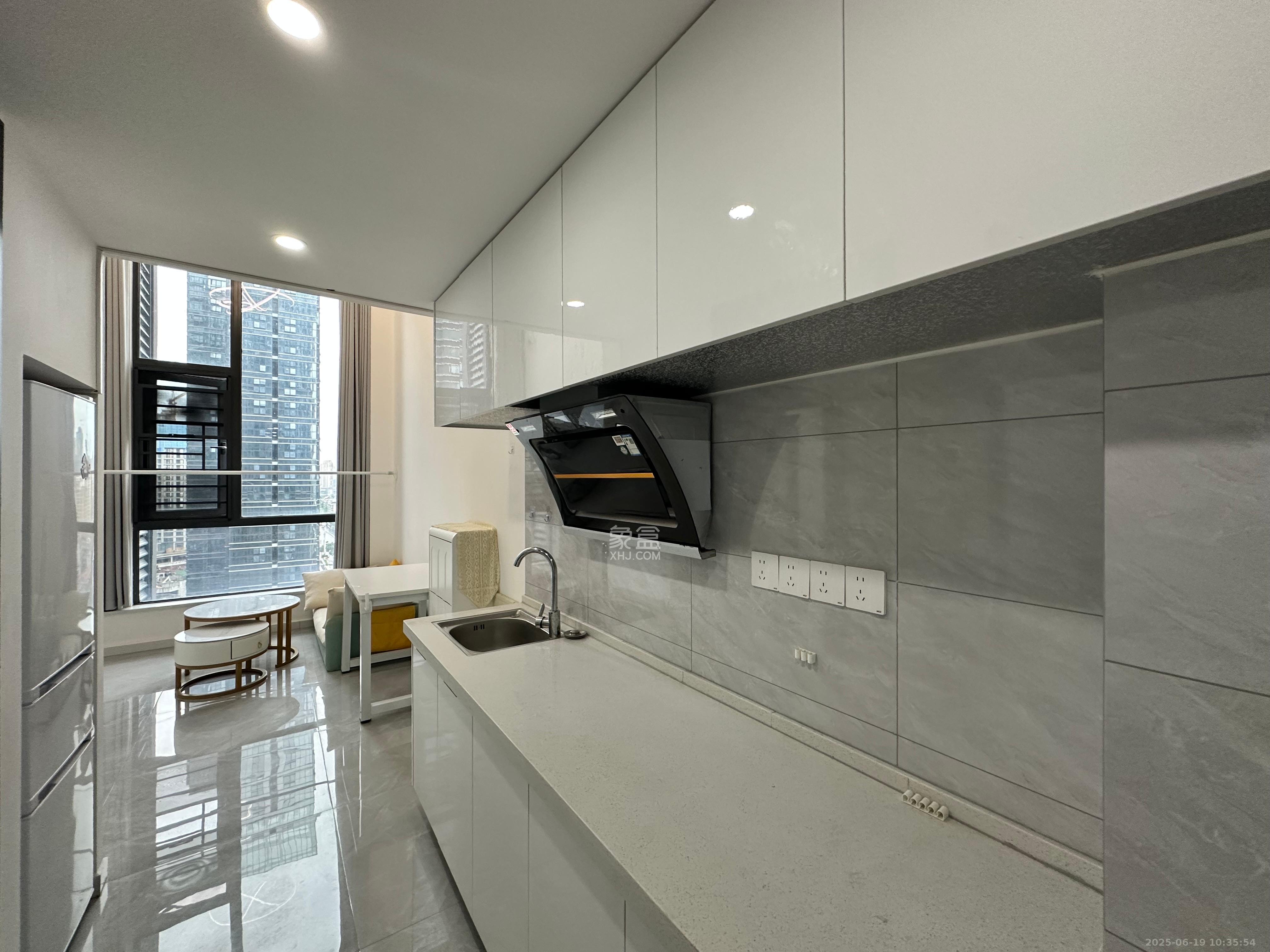 卓越中寰 1室1厅1卫 2100.0元/月 卓越中寰 1室1厅1卫 2100.0元/月室内图