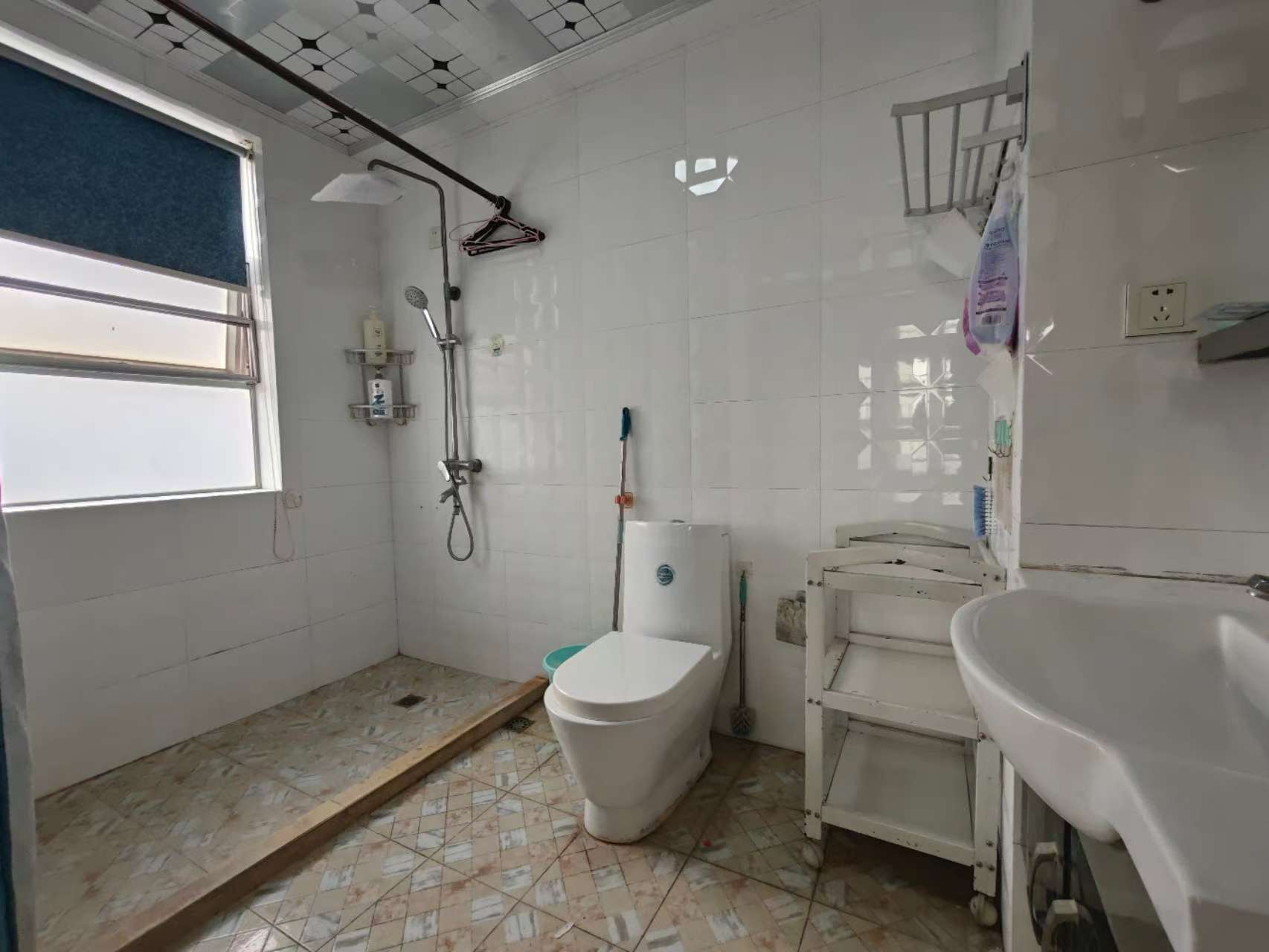 景瑞花园  3室2厅2卫   3200.00元/月室内图