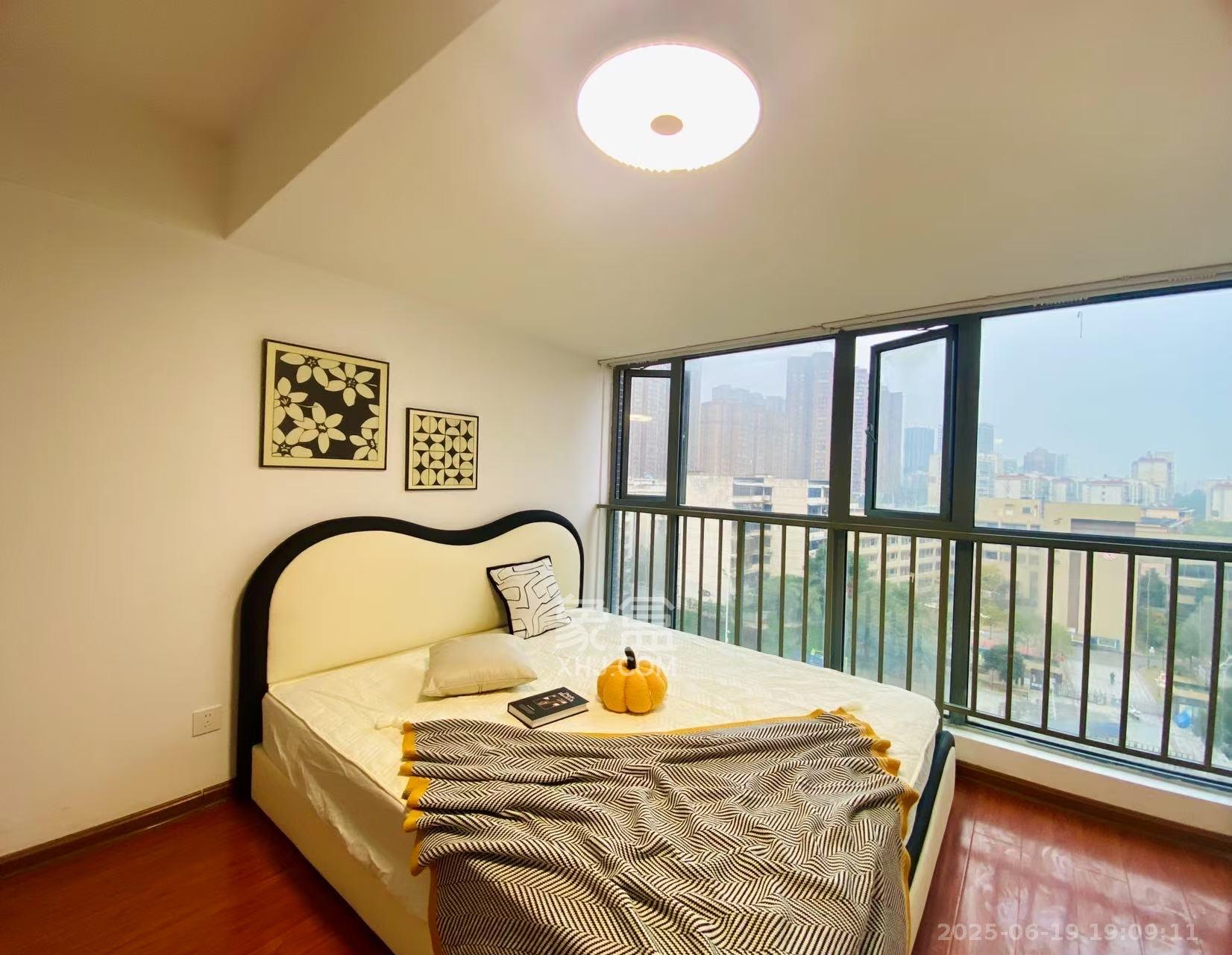 华菱蓝调国际(华菱.香墅美地) 1室2厅1卫 2400.0元/月 华菱蓝调国际(华菱.香墅美地) 1室2厅1卫 2400.0元/月室内图