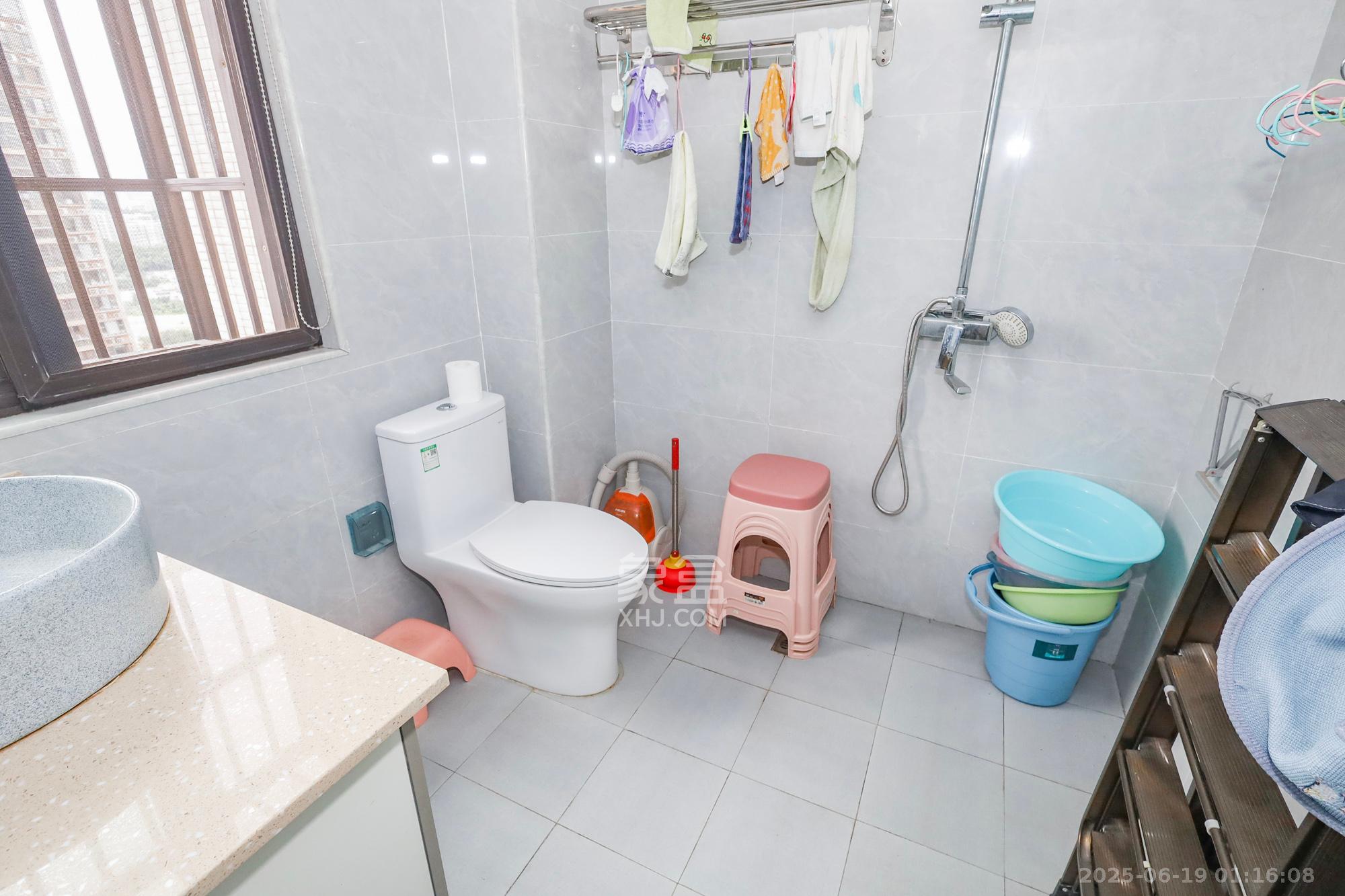 钰龙天下二期（钰龙佳园）  3室2厅2卫    222.0万卫生间