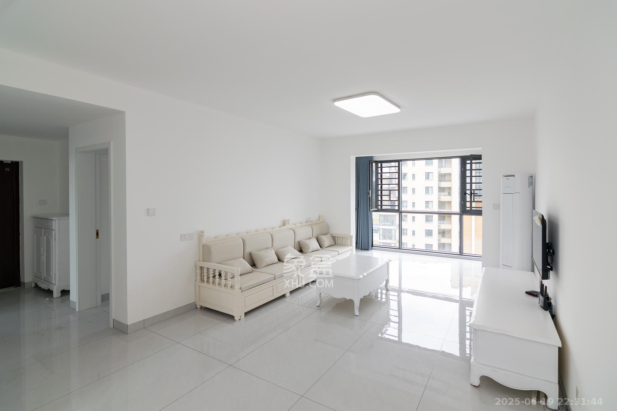 美的翰城 4室2厅2卫 88.0万 美的翰城 4室2厅2卫 88.0万客厅