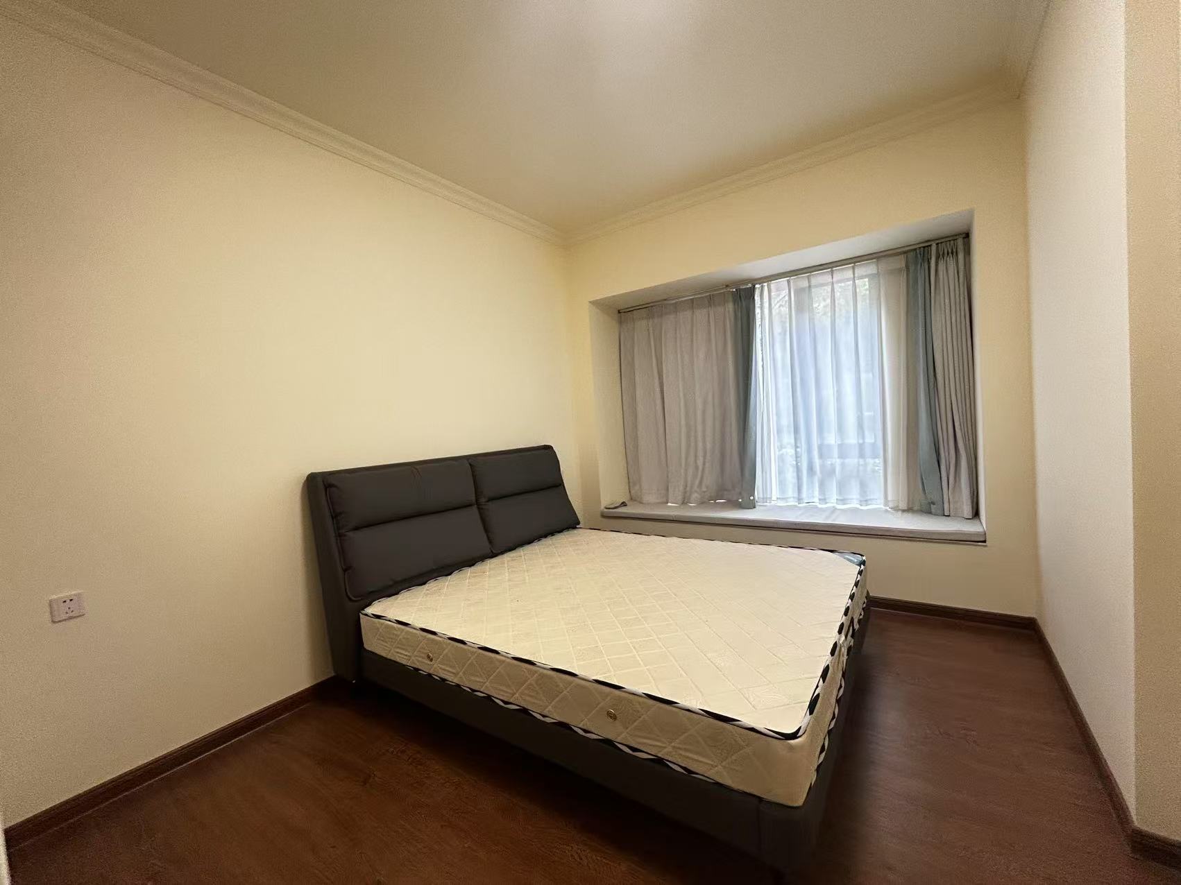 华耀碧桂园十里江湾誉峯 3室2厅2卫 3200.0元/月 华耀碧桂园十里江湾誉峯 3室2厅2卫 3200.0元/月室内图