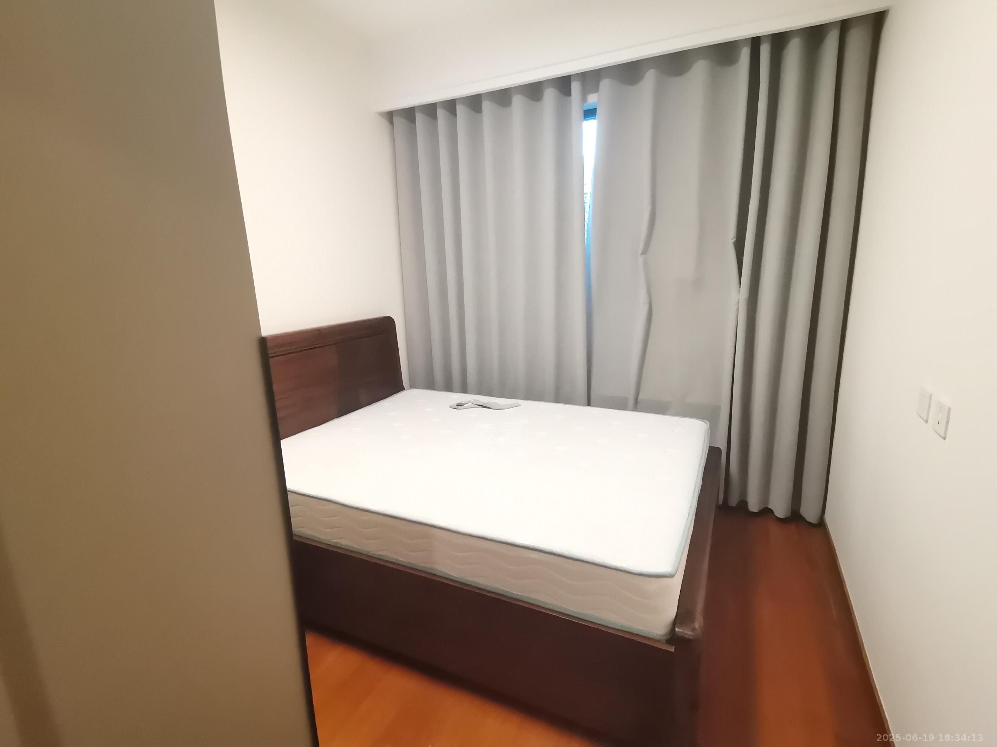 晋合湘水湾四期  3室2厅2卫   3980.00元/月室内图