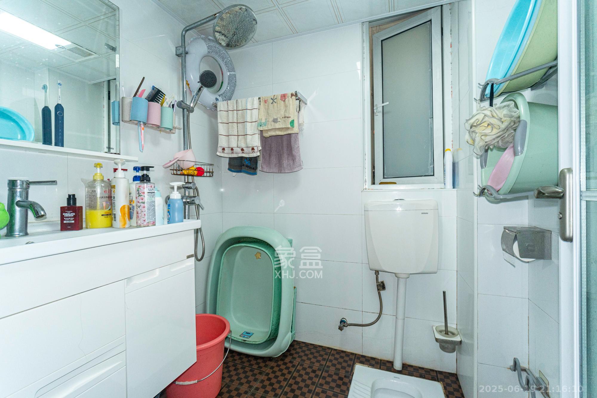 山水湾 3室2厅1卫 69.0万 山水湾 3室2厅1卫 69.0万卫生间