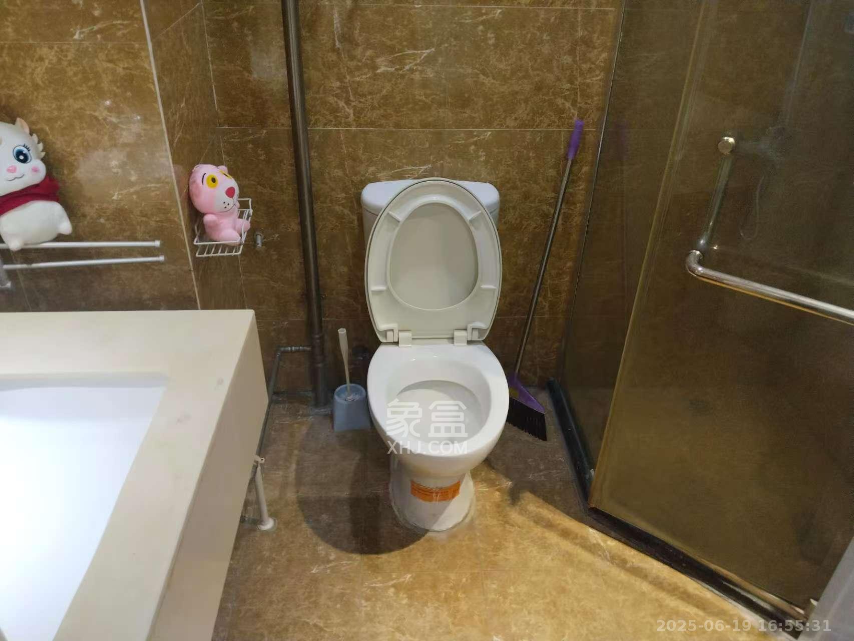 东塘瑞府  1室1厅1卫    2000.0元/月 东塘瑞府  1室1厅1卫    2000.0元/月