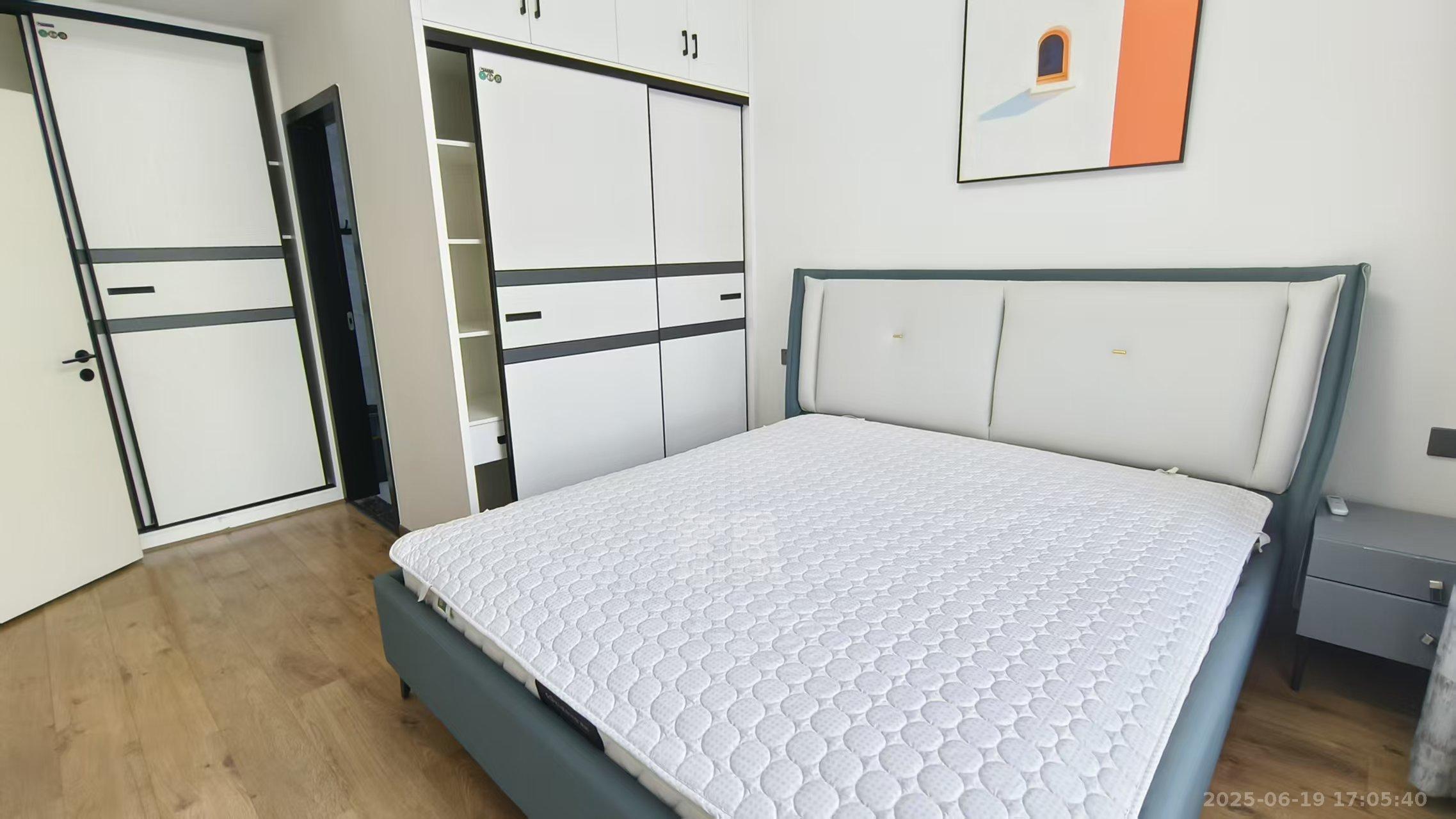 中泰财富湘江 3室2厅2卫 2800.0元/月 中泰财富湘江 3室2厅2卫 2800.0元/月室内图