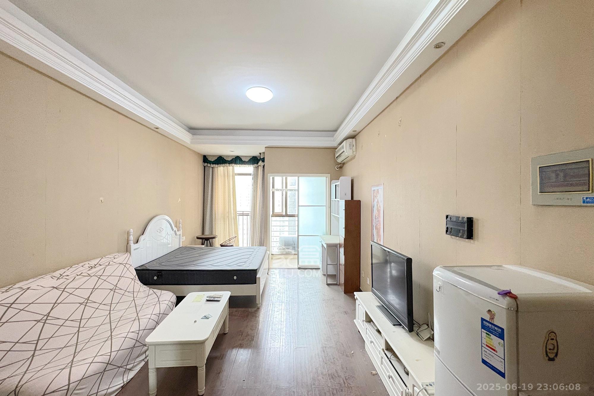 铂宫  1室1厅1卫    58.0万 铂宫  1室1厅1卫    58.0万客厅