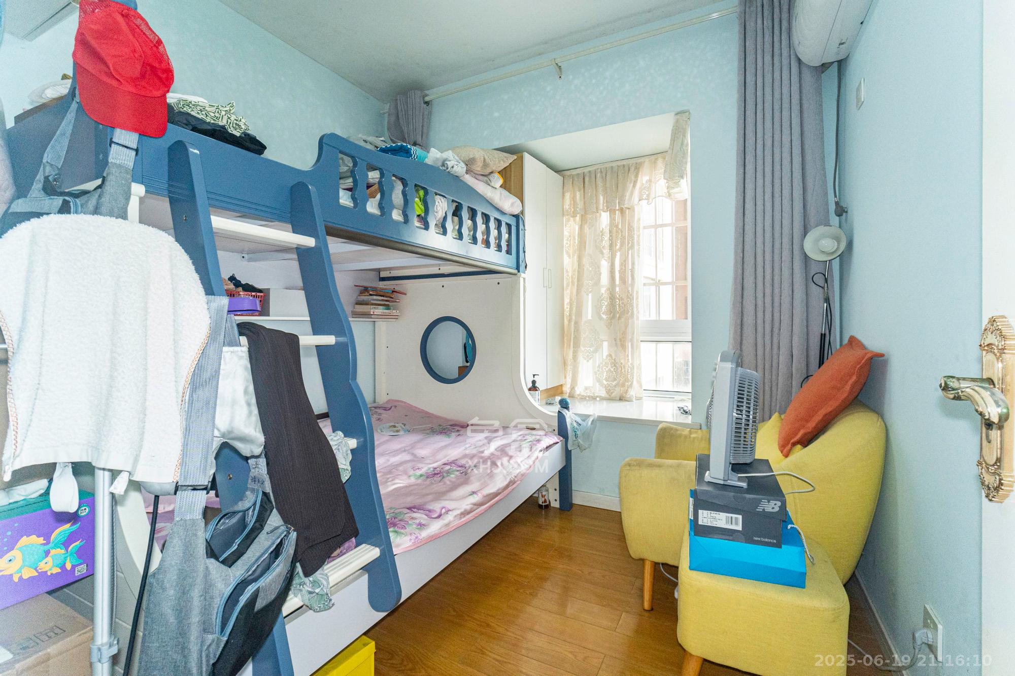 山水湾 3室2厅1卫 69.0万 山水湾 3室2厅1卫 69.0万卧室