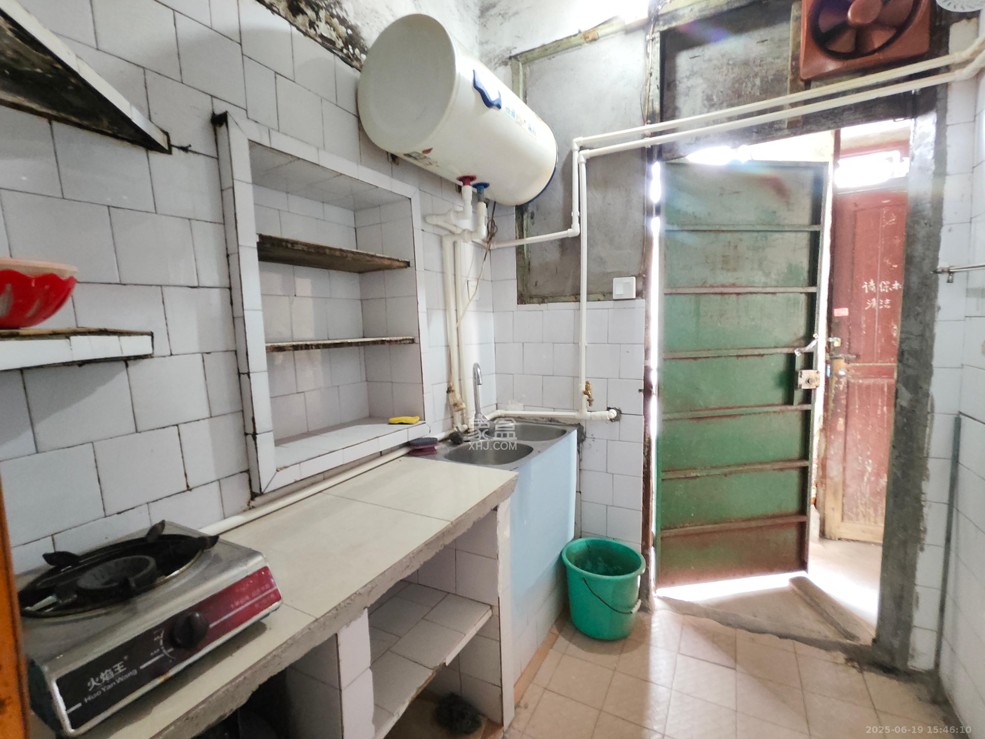 曾家湾13号生活区(友谊集团公司宿舍) 2室1厅1卫 1000.0元/月 曾家湾13号生活区(友谊集团公司宿舍) 2室1厅1卫 1000.0元/月室内图