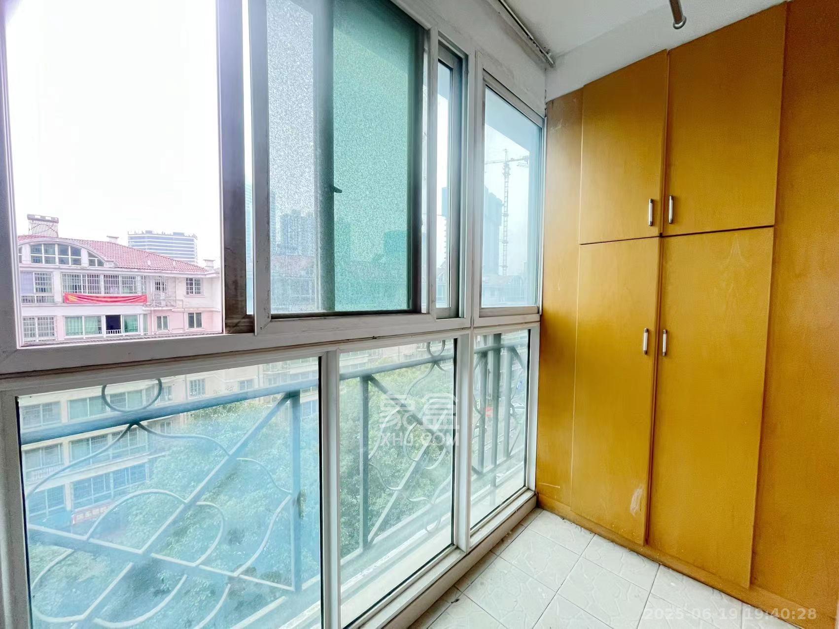 格林星城  3室2厅2卫    2500.0元/月室内图