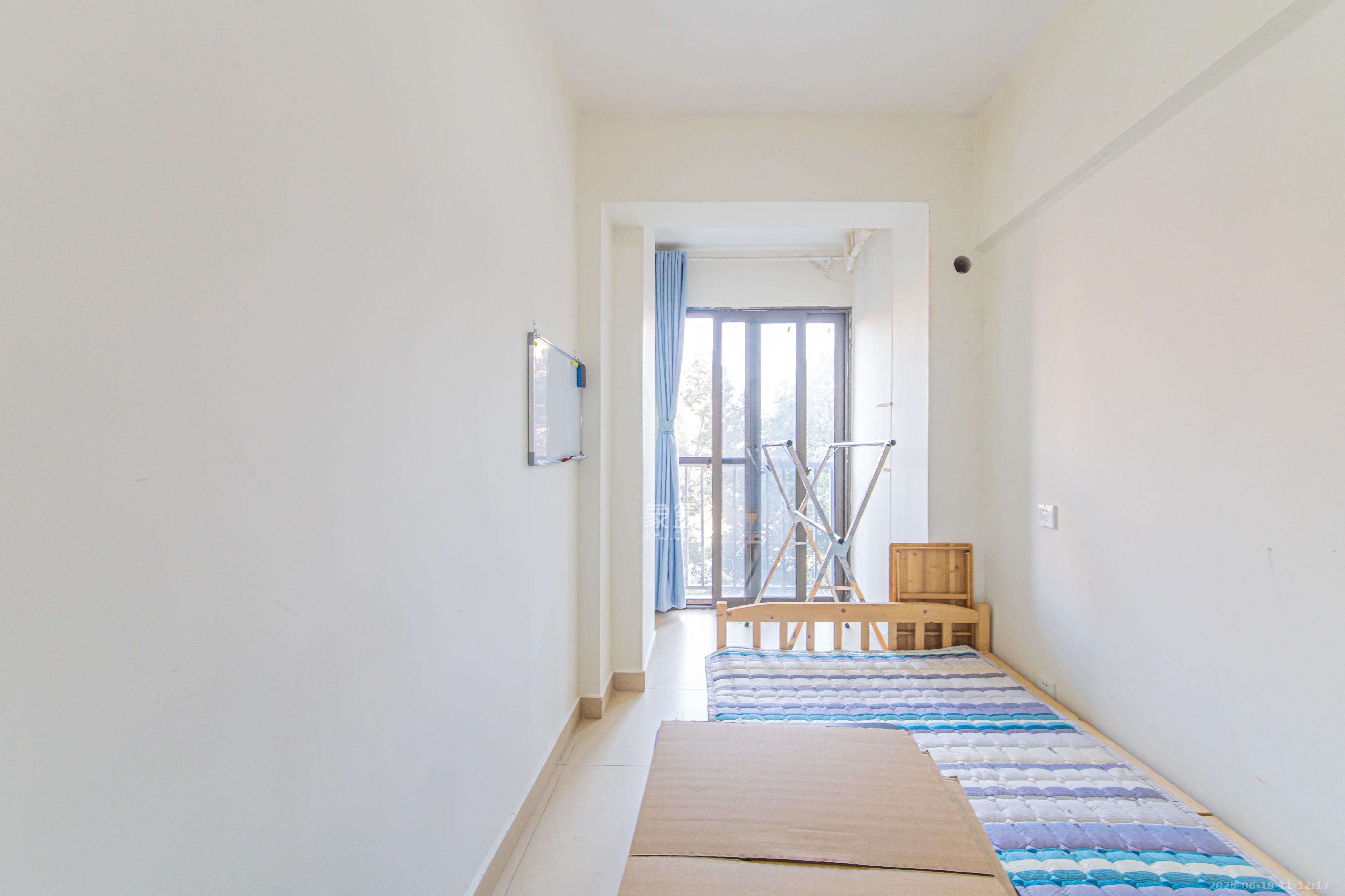 绿地公馆(绿地名邸) 1室1厅1卫 61.0万 绿地公馆(绿地名邸) 1室1厅1卫 61.0万卧室