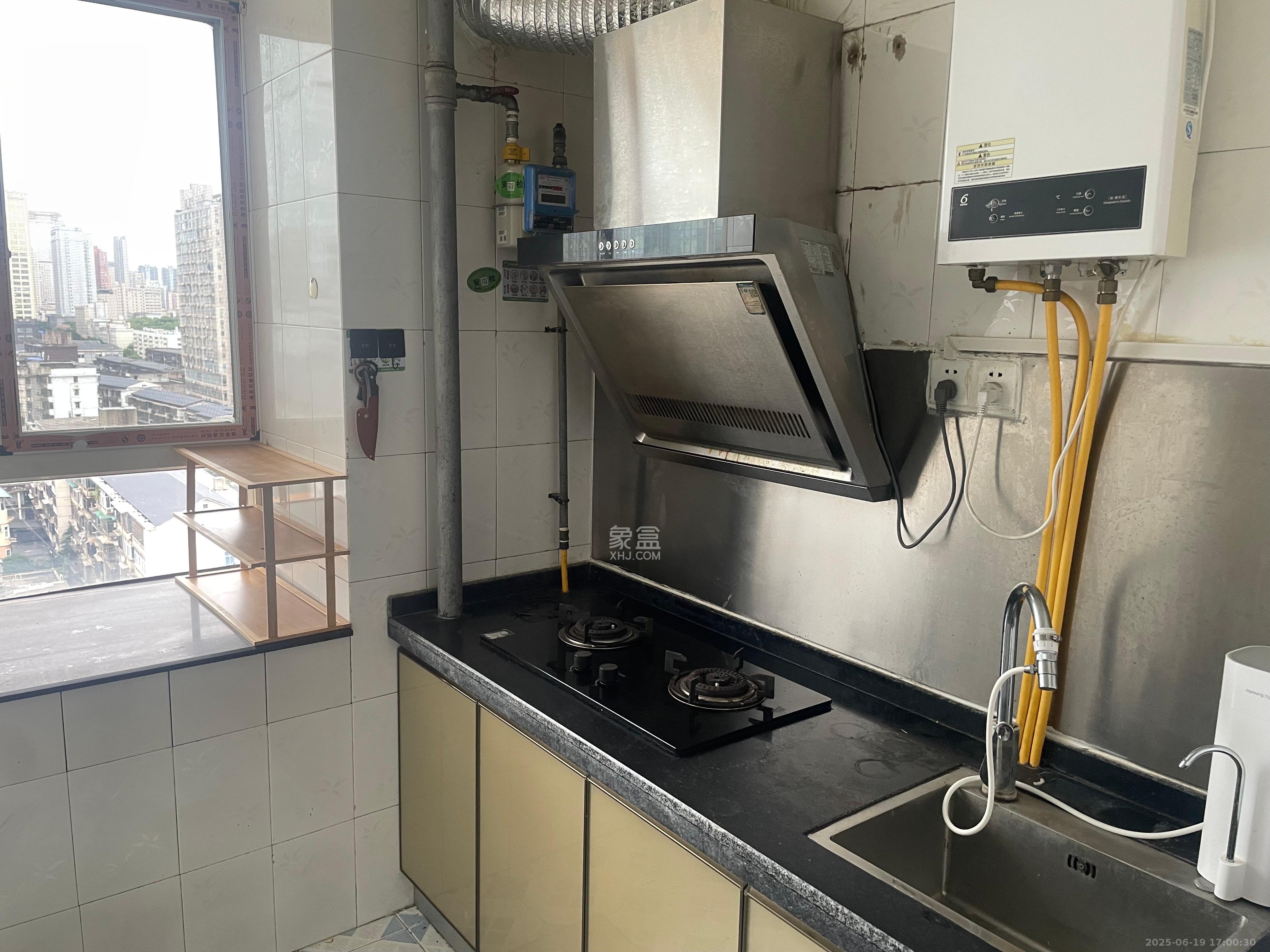 新楚天扶华庭  2室1厅1卫    2600.0元/月 新楚天扶华庭  2室1厅1卫    2600.0元/月室内图