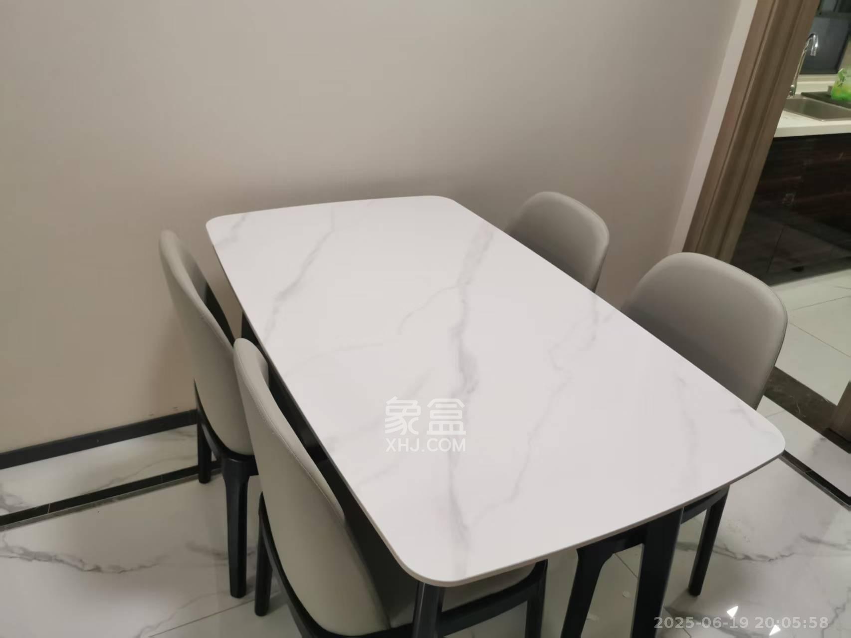 中海阅麓山二期  3室2厅2卫   3000.00元/月室内图