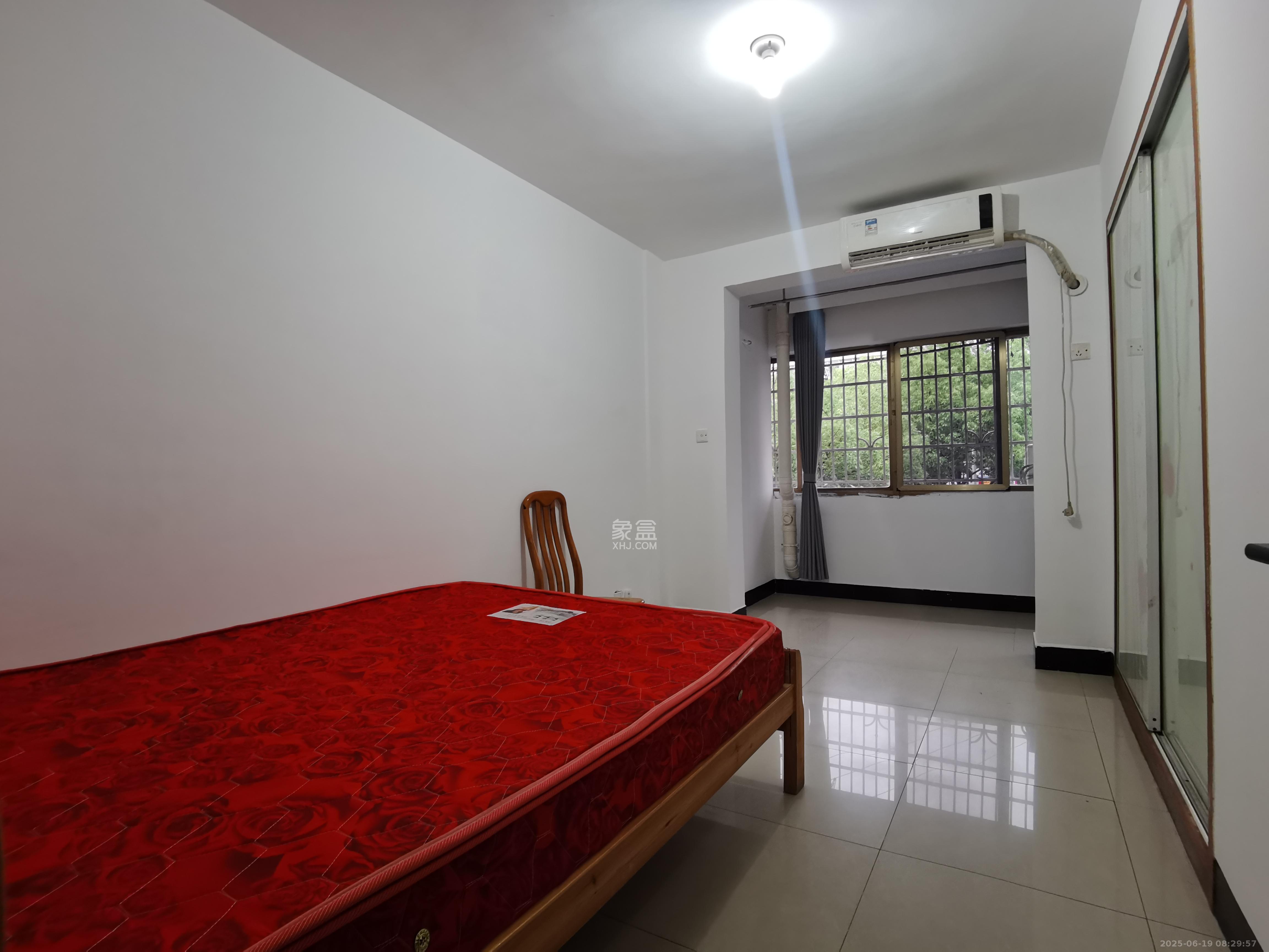 望龙小区 3室2厅1卫 2500.0元/月 望龙小区 3室2厅1卫 2500.0元/月室内图