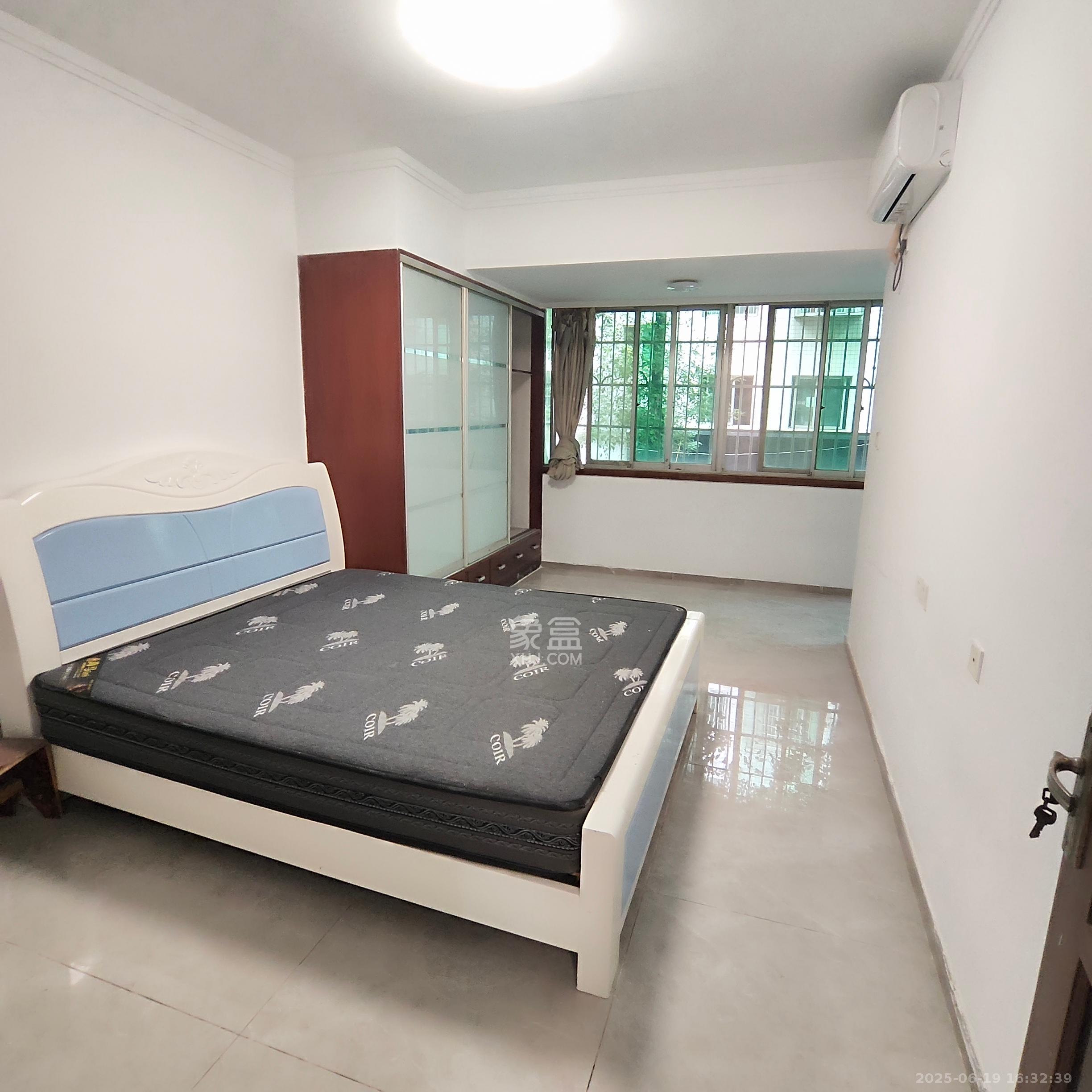 中南汽车世界  3室2厅2卫    1600.0元/月 中南汽车世界  3室2厅2卫    1600.0元/月室内图