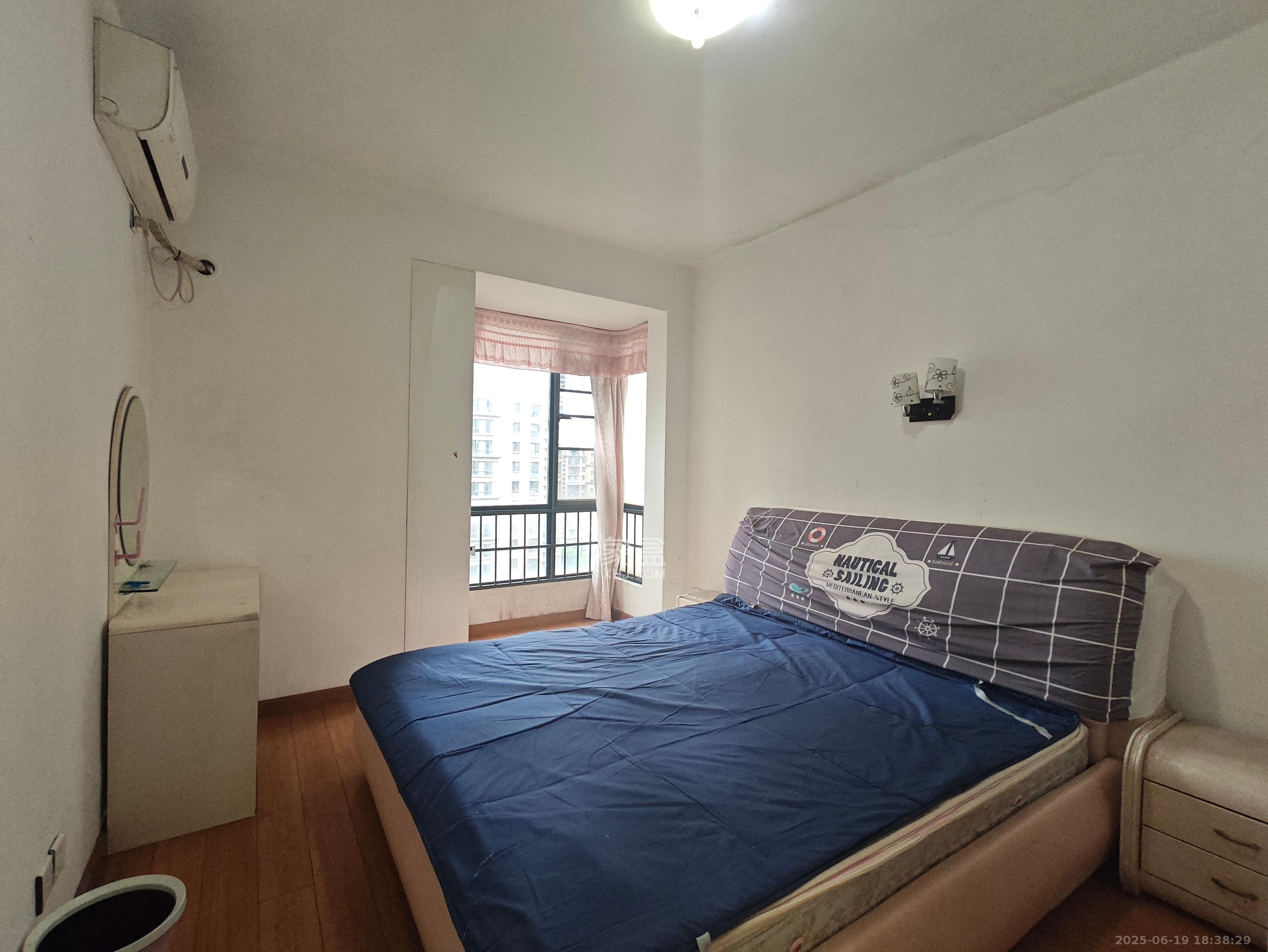中建麓山和苑  2室2厅1卫   1600.00元/月室内图